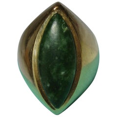 Moderner Jade-Ring aus 14 Karat Gold aus der Mitte des Jahrhunderts Retro, um 1960