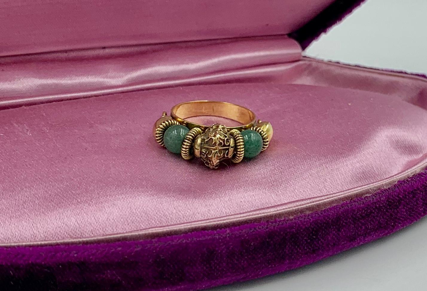 Mid-Century Modern Jade 18 Karat Gold Ring Moghul Style Bead In Good Condition In New York, NY