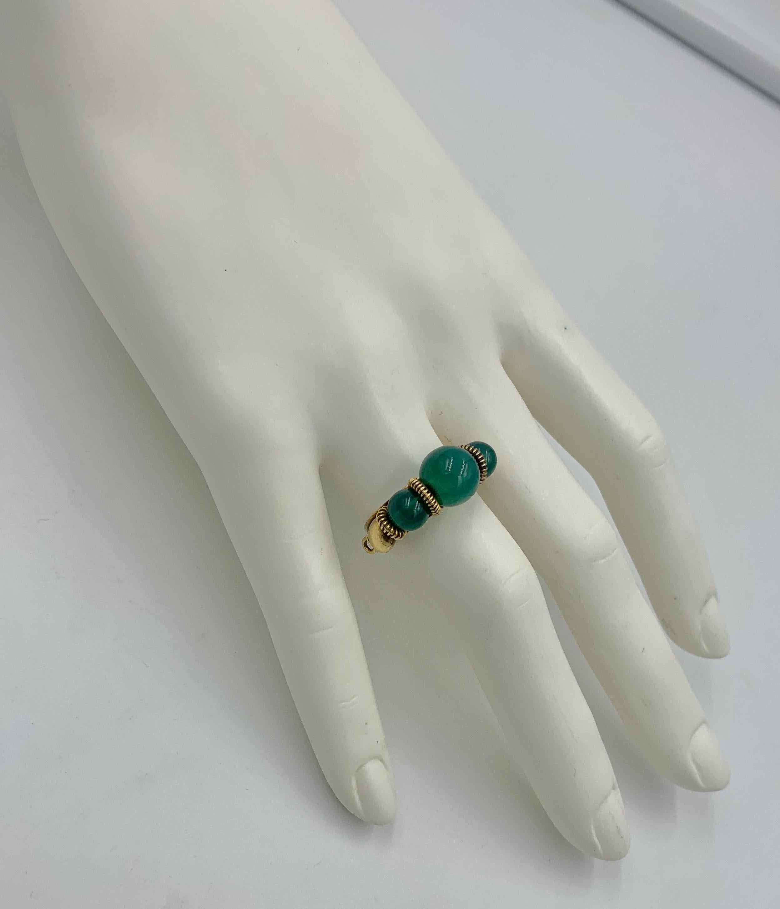 Women's Mid-Century Modern Jade 18 Karat Gold Ring Moghul Style Bead