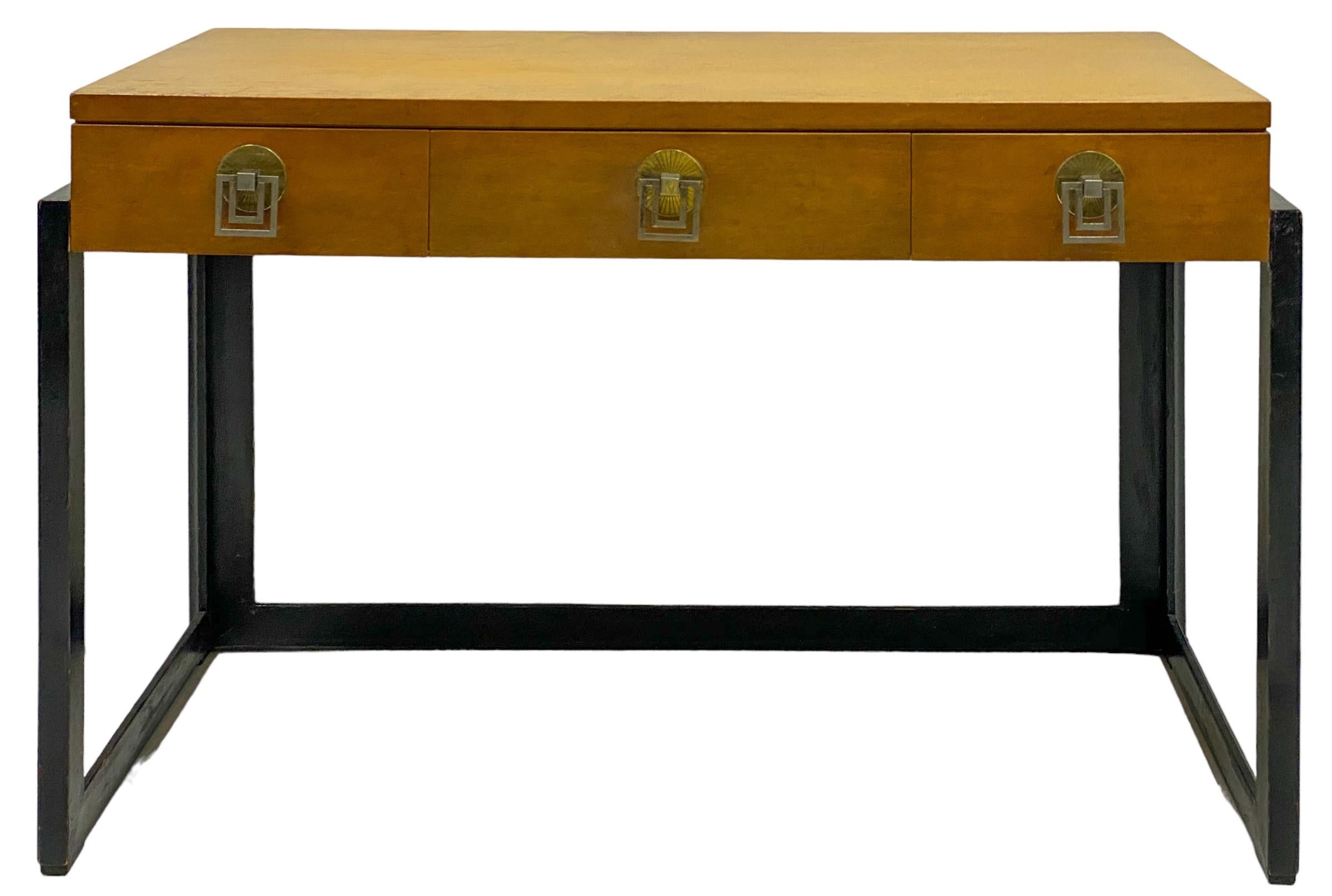 Mid-Century Modern James Mont Style Vogelaugenahorn Schreibtisch / Tisch / Eitelkeit (amerikanisch) im Angebot