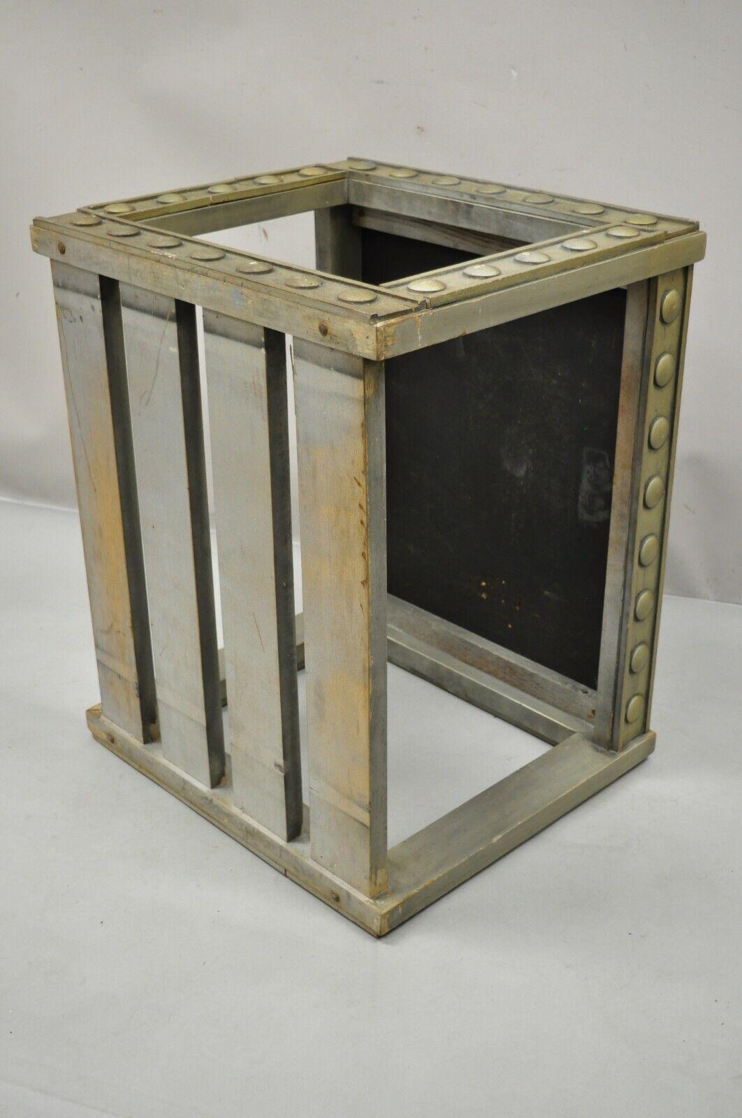 Table d'appoint en argent de style James Mont moderne du milieu du siècle dernier en vente 4