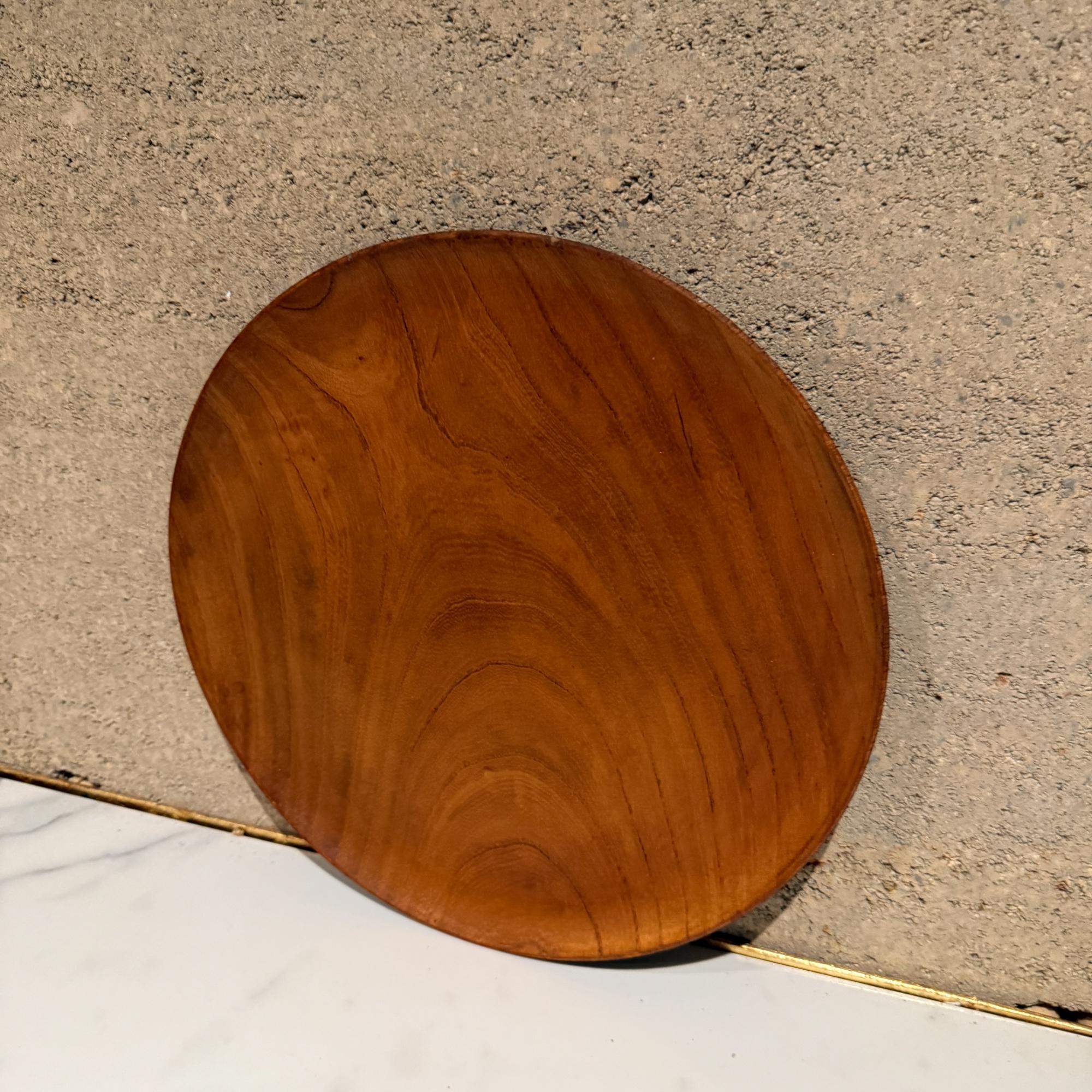 Giapponese Vassoio per piatti in compensato curvato del Giappone, metà del secolo scorso, teak in vendita
