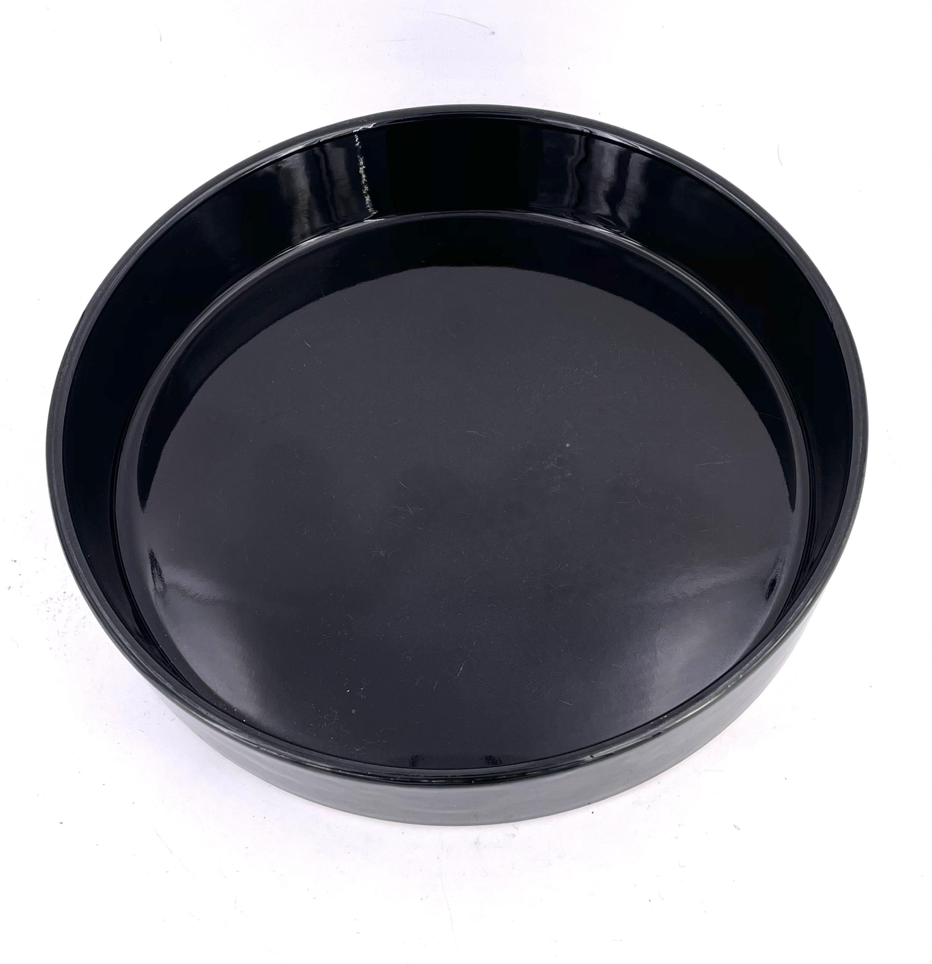 Beautiful circle in gloss black finish, great and simple design and shape on this ceramic Ikebana bowl or planter.