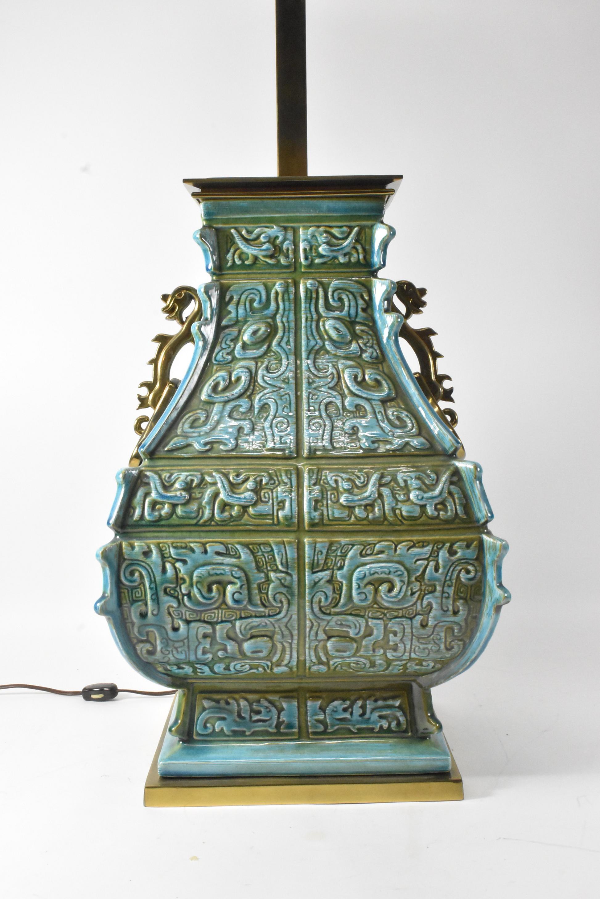Mid-Century Modern Lampe de table en porcelaine à motifs asiatiques du milieu du siècle dernier en vente
