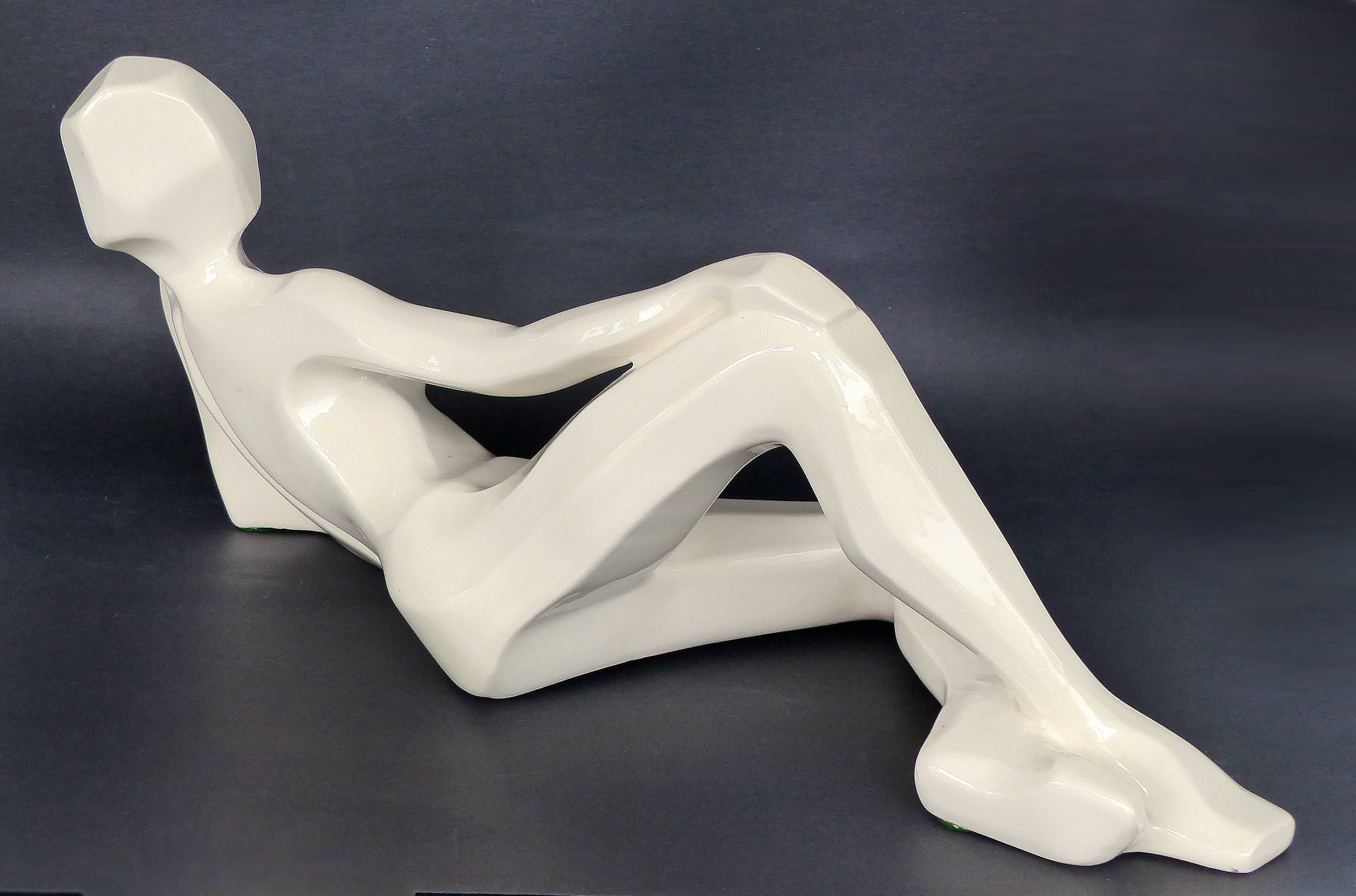 Mid-Century Modern Jaru Modernist Ceramic Reclining Figure, Dated 1976

Offered for sale is a modernist ceramic statue of a reclining nude signed Jaru and dated 1976.