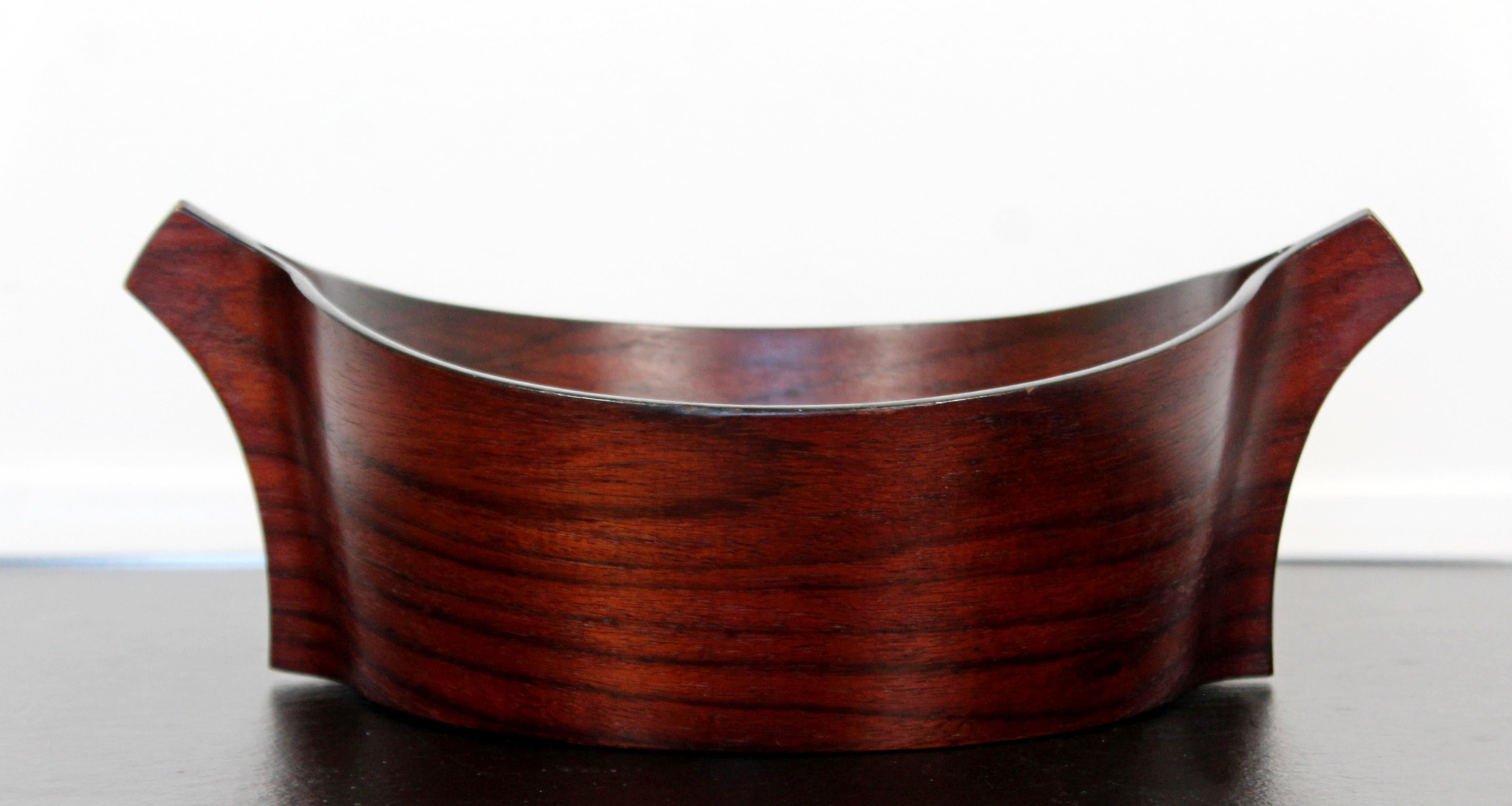 For your consideration is a fantastic art bowl, made of rosewood, by Jens Quistgaard for Dansk, circa 1960s. In very good condition. The dimensions are 15.5