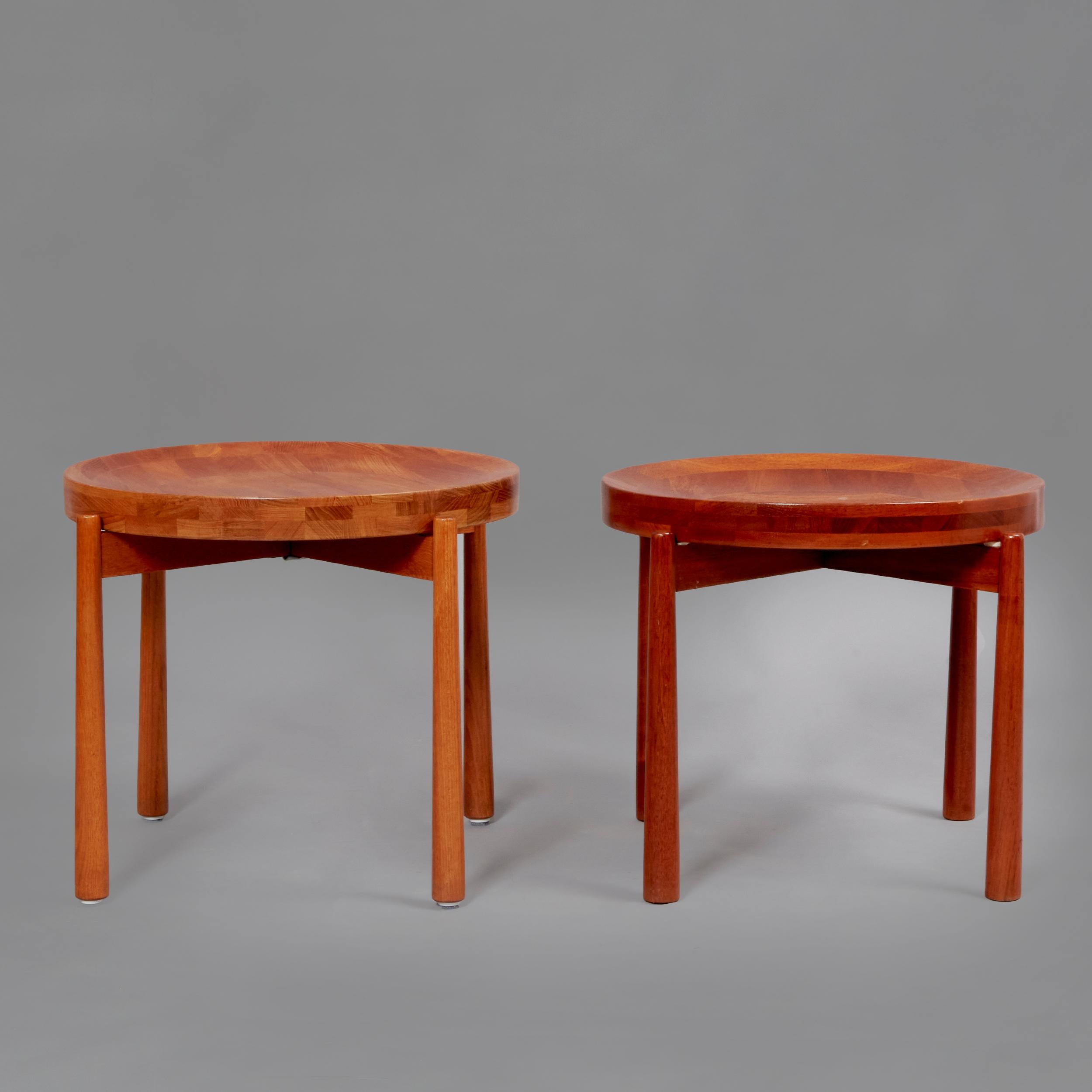 Table d'appoint en bois de teck conçue par Jens Quistgaard. Danemark, années 50
Jens quistgaard est un sculpteur et designer danois. Connu internationalement pour avoir popularisé le design scandinave aux États-Unis, il a travaillé pour Dansk