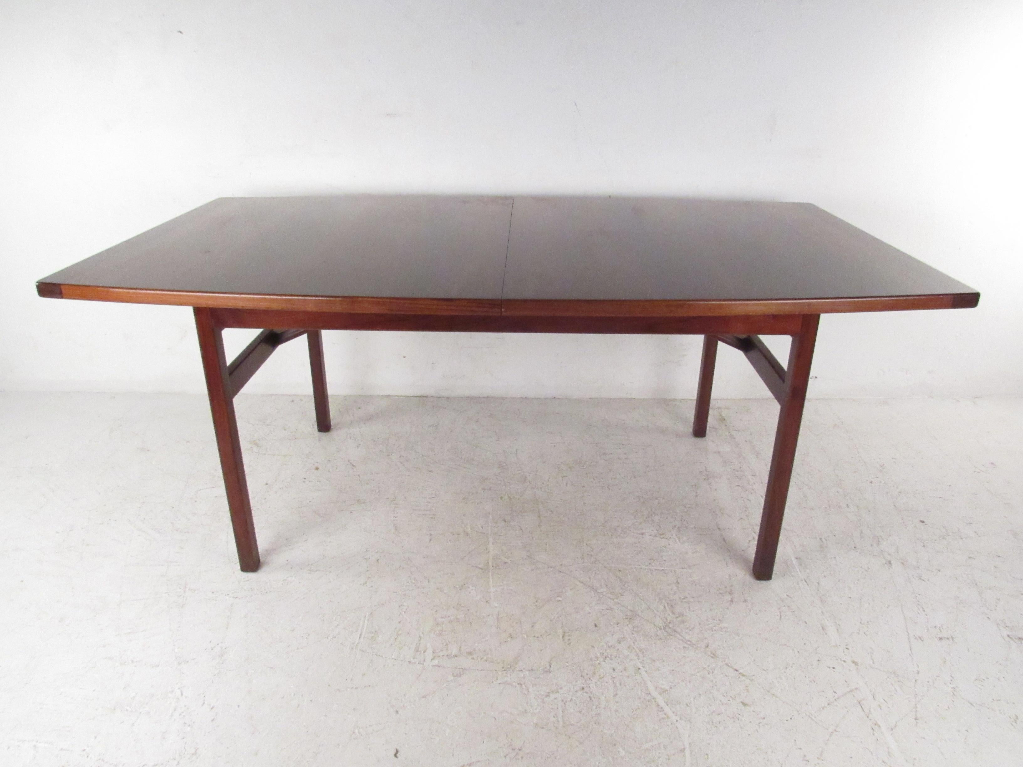 Mid-Century Modern Jens Risom Dining Table In Good Condition In Brooklyn, NY
