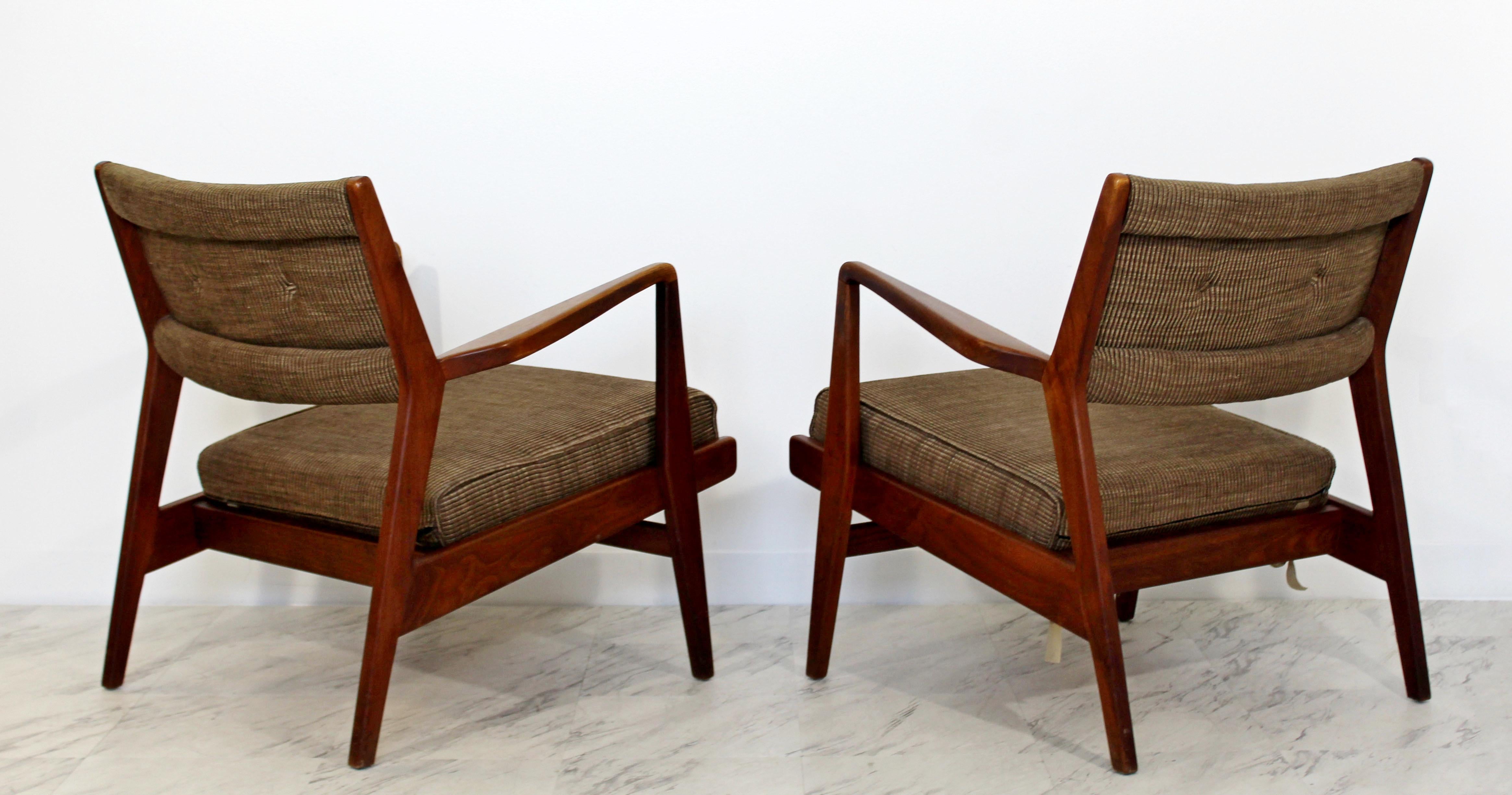 Mid-Century Modern Jens Risom Pair of Walnut Lounge Armchairs, 1960s 1