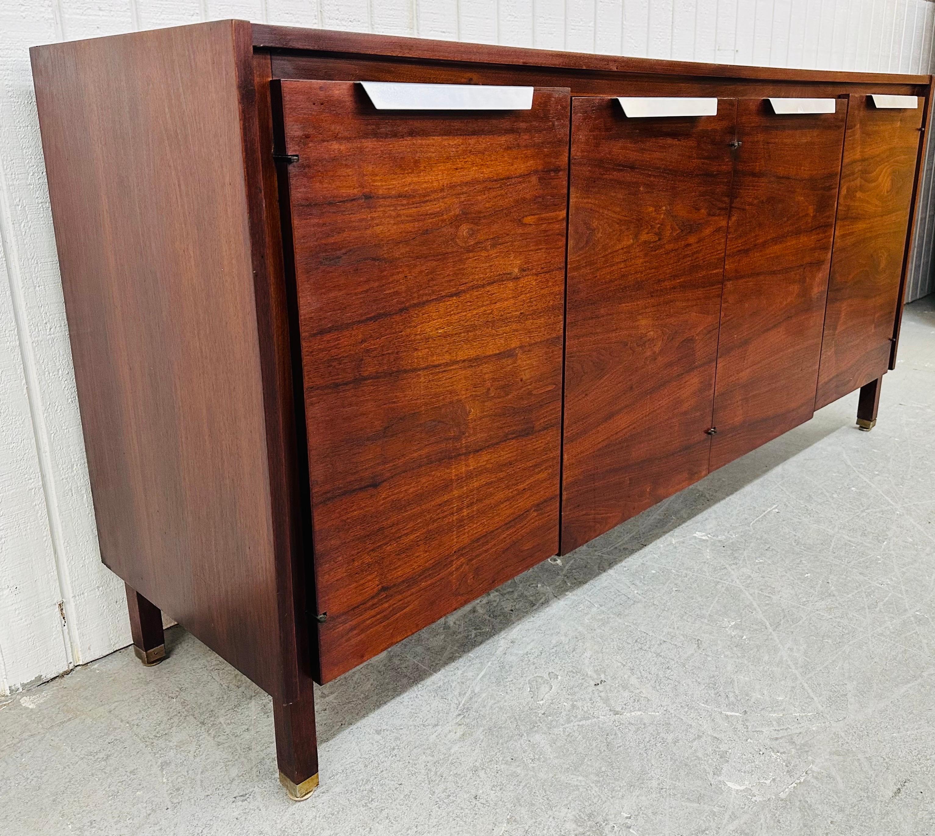 Mid-Century moderno Credenza in legno di palissandro in stile Jens Risom, metà secolo moderno in vendita