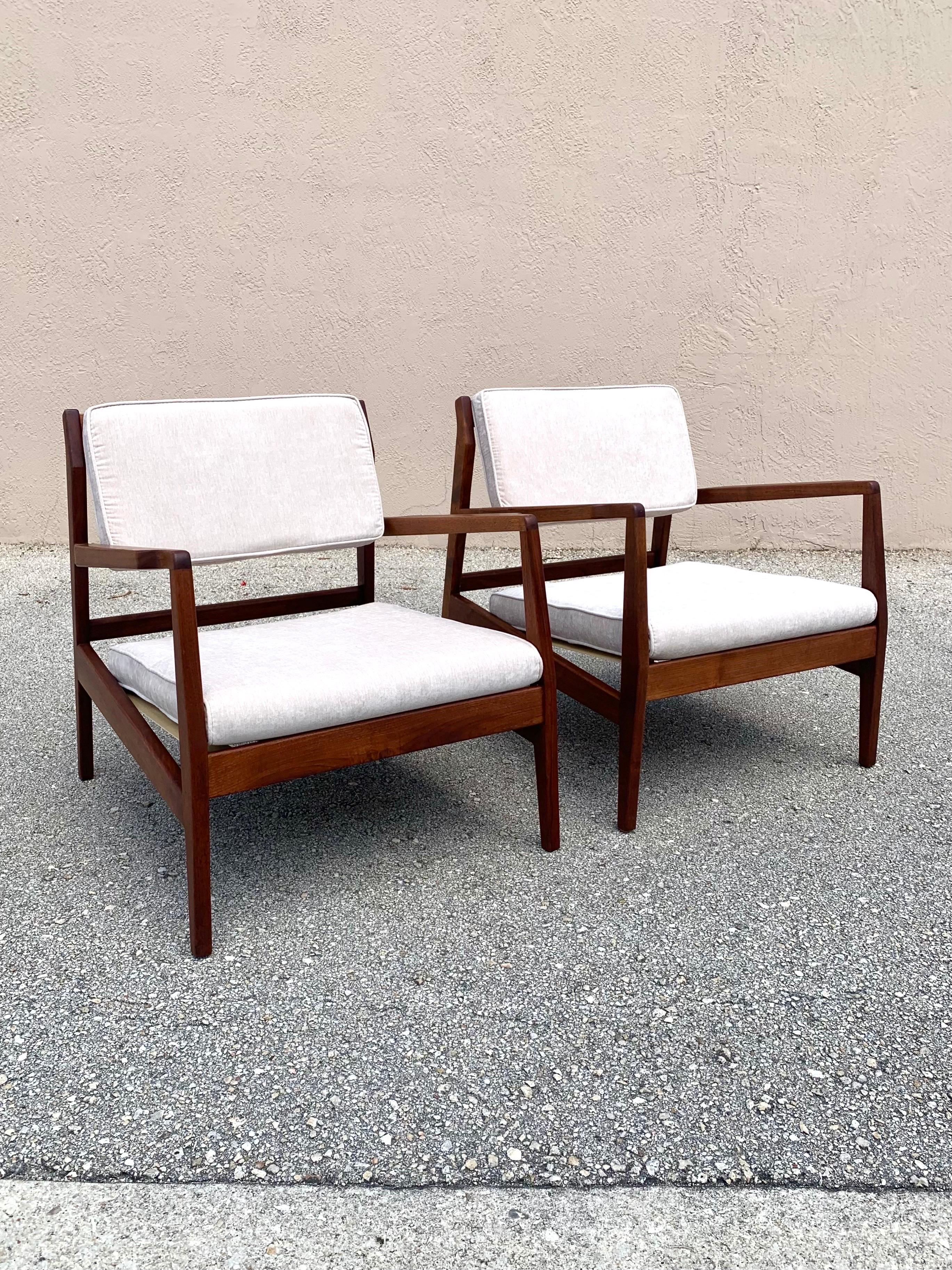 Pair of Jens Risom U 460 lounge chairs. Solid, fully restored, walnut frames and new upholstery and strapping. These chairs are ready to last another 60 years. Very comfortable and make great accent chairs for you and your guests. Upholstery is