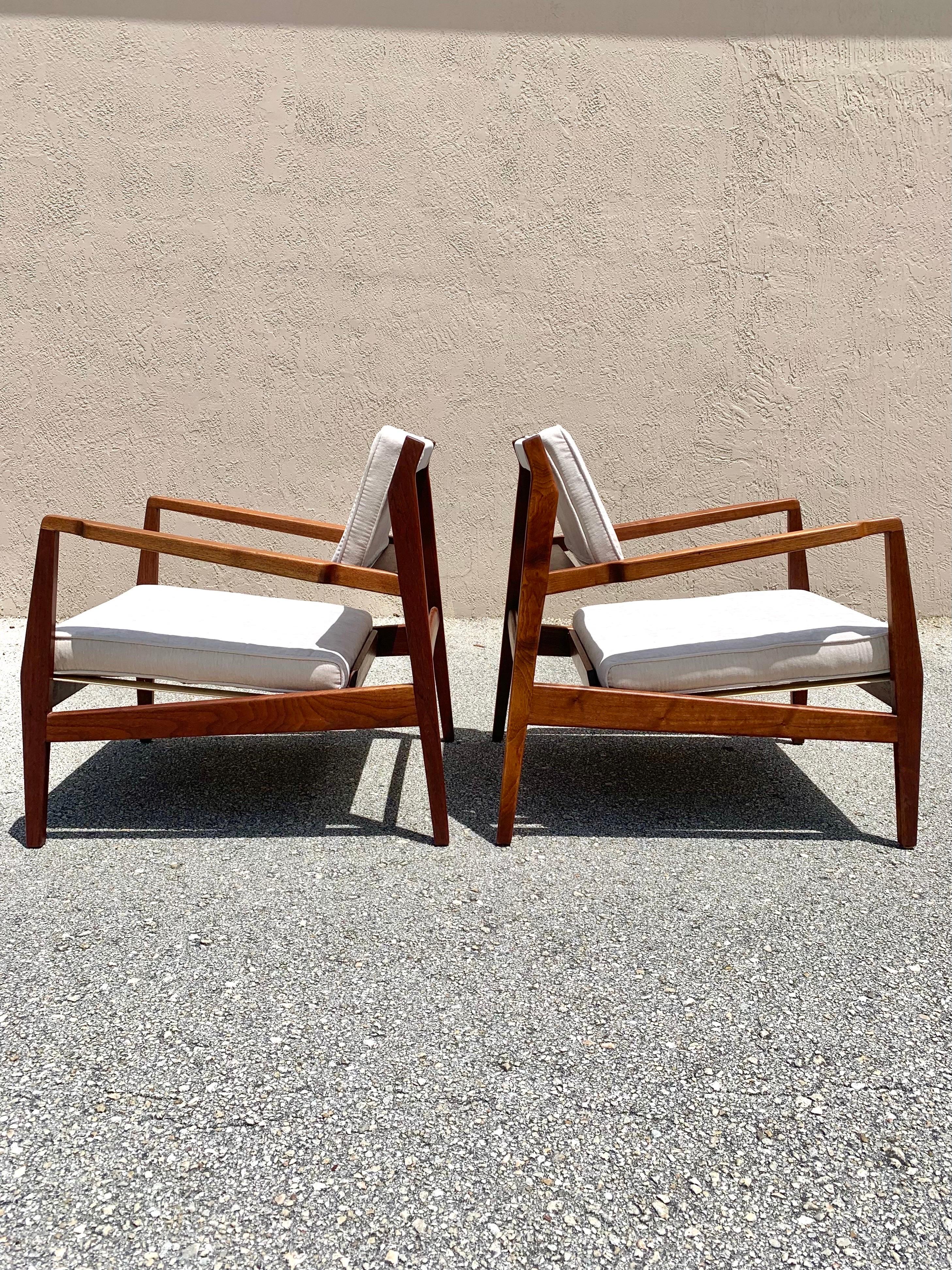 Mid Century Modern Jens Risom U 460 Lounge Chairs in Walnut 2