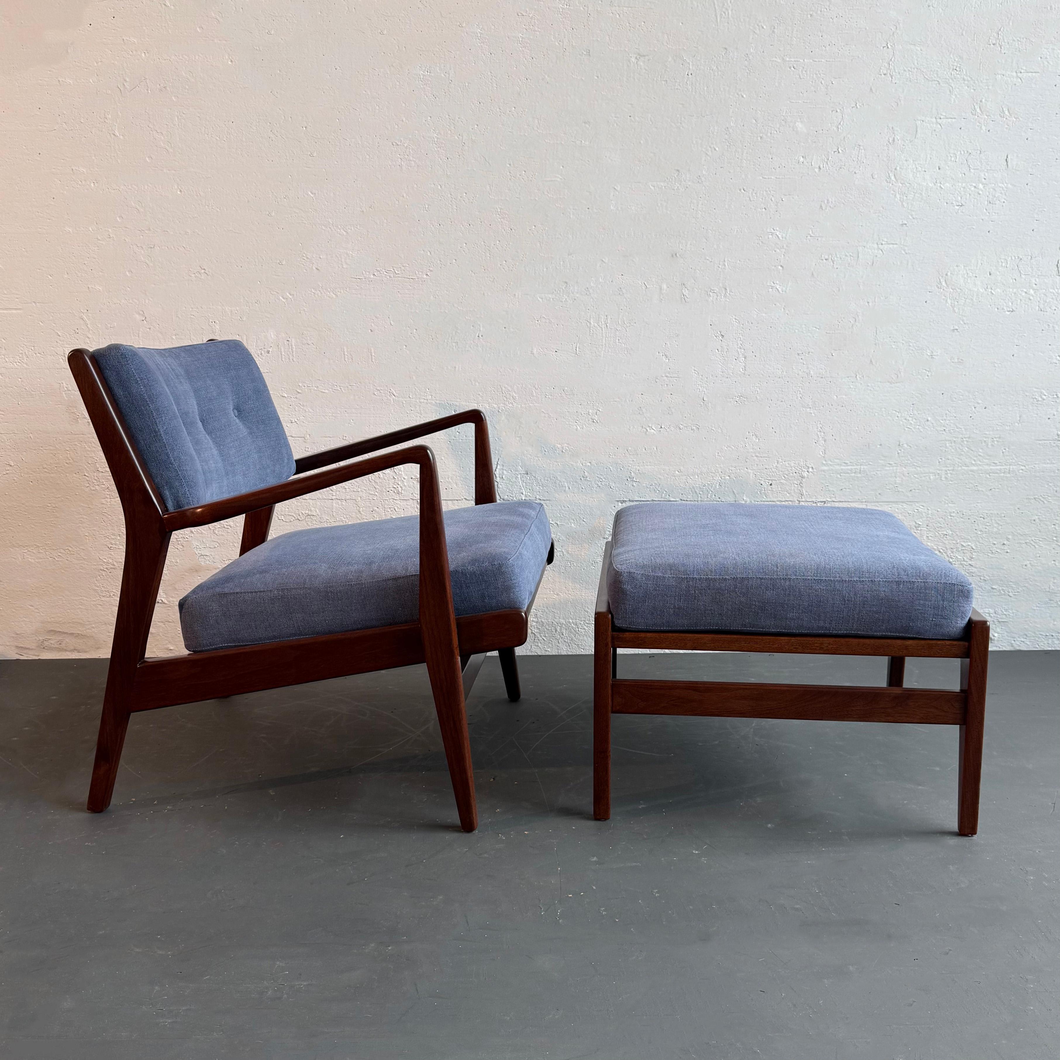 Américain The Moderns Modern Jens Risom U430 Chaise longue en noyer avec ottoman en vente