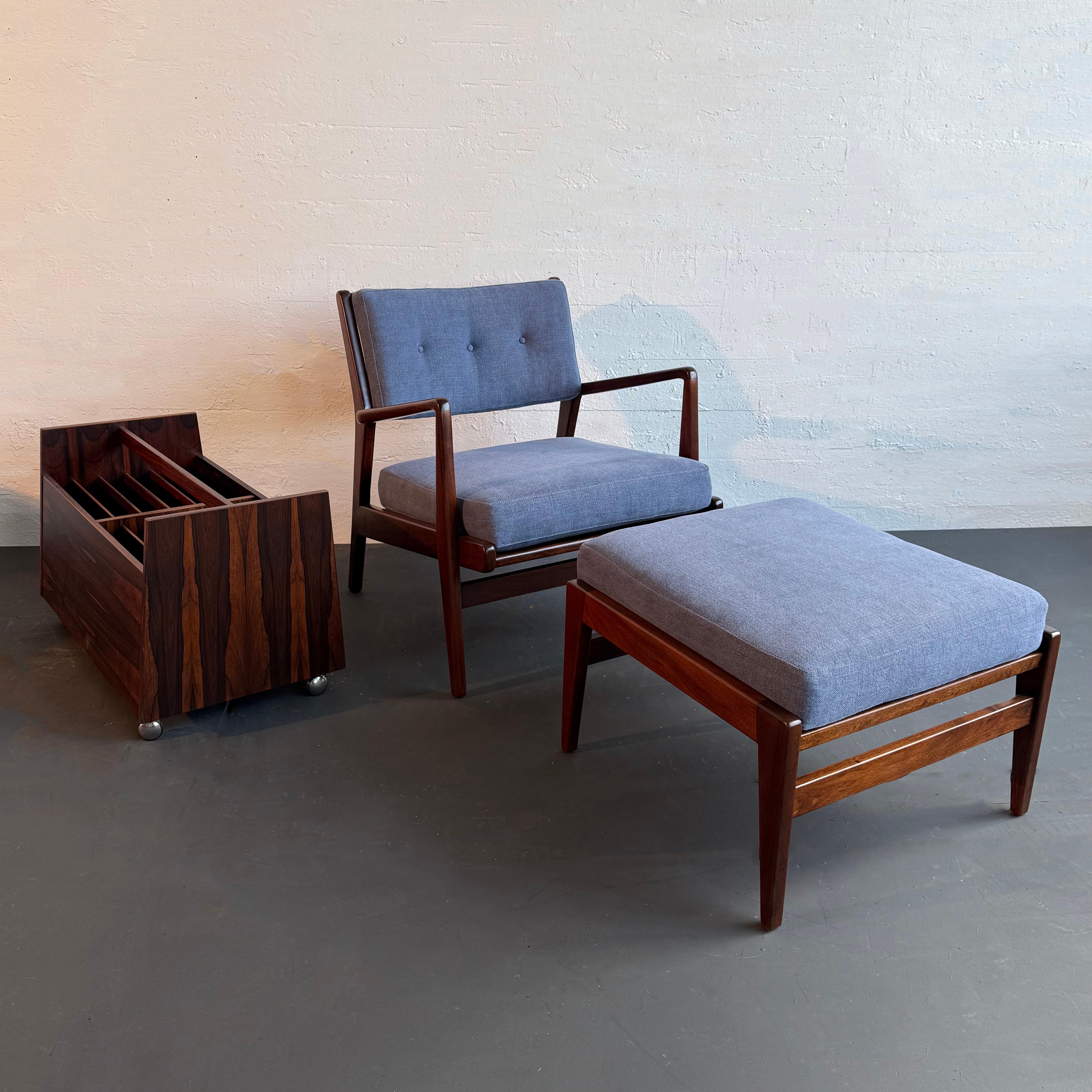 The Moderns Modern Jens Risom U430 Chaise longue en noyer avec ottoman en vente 1