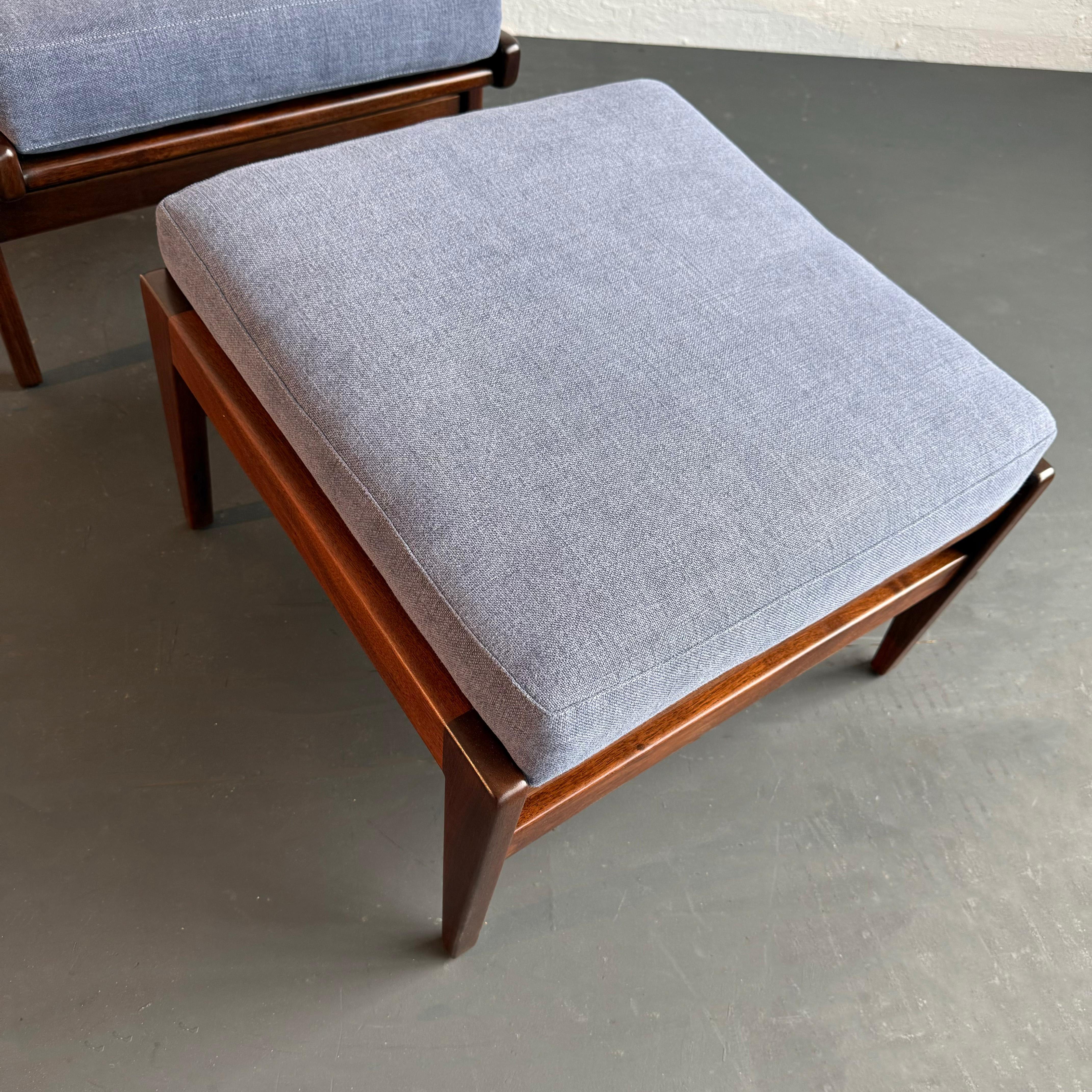 The Moderns Modern Jens Risom U430 Chaise longue en noyer avec ottoman en vente 2