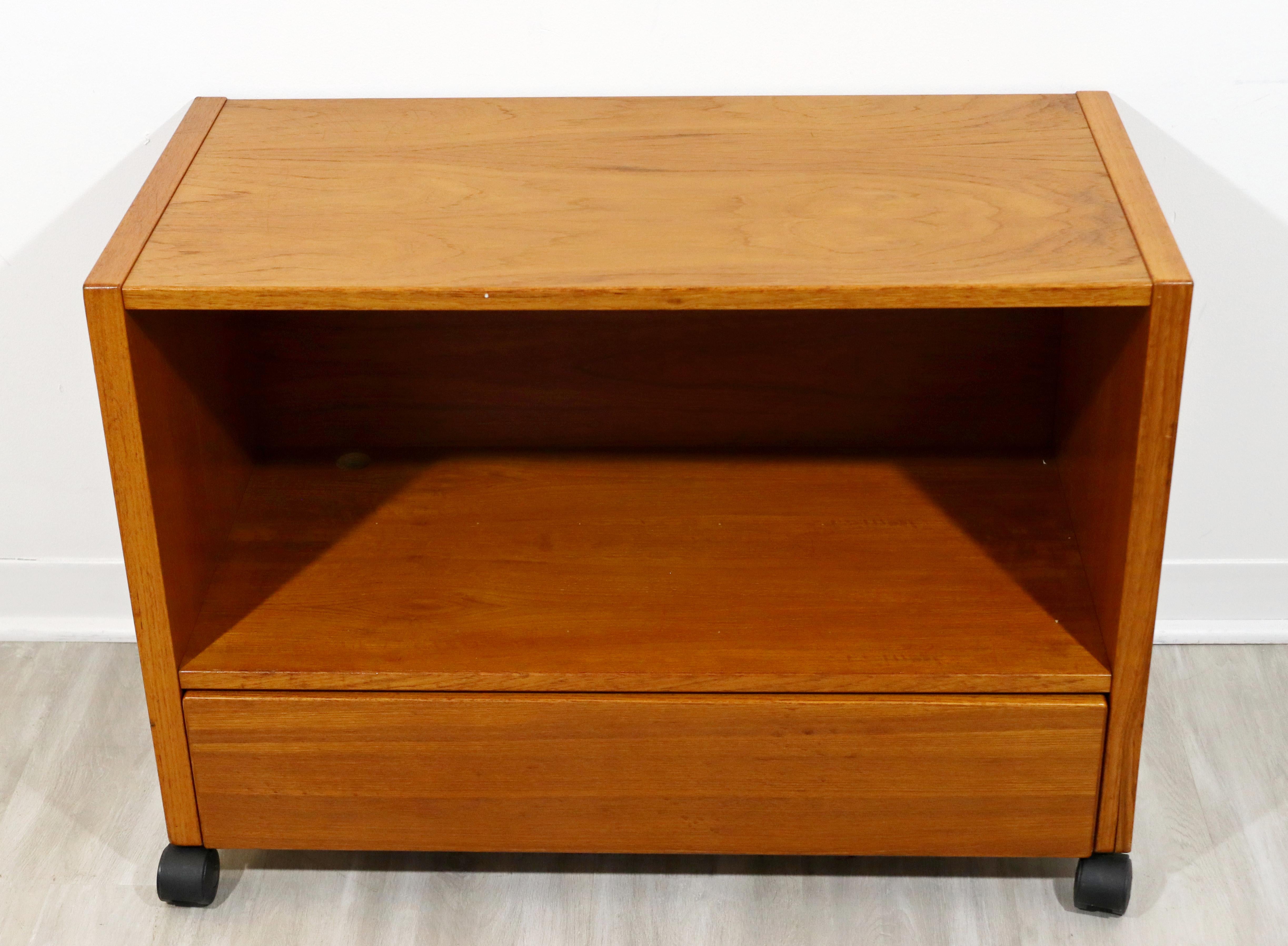For your consideration is a terrific, teak serving or bar cart, with a drawer, made in Denmark, by Jesper International, circa the 1960s. In very good vintage condition. The dimensions are 33.5