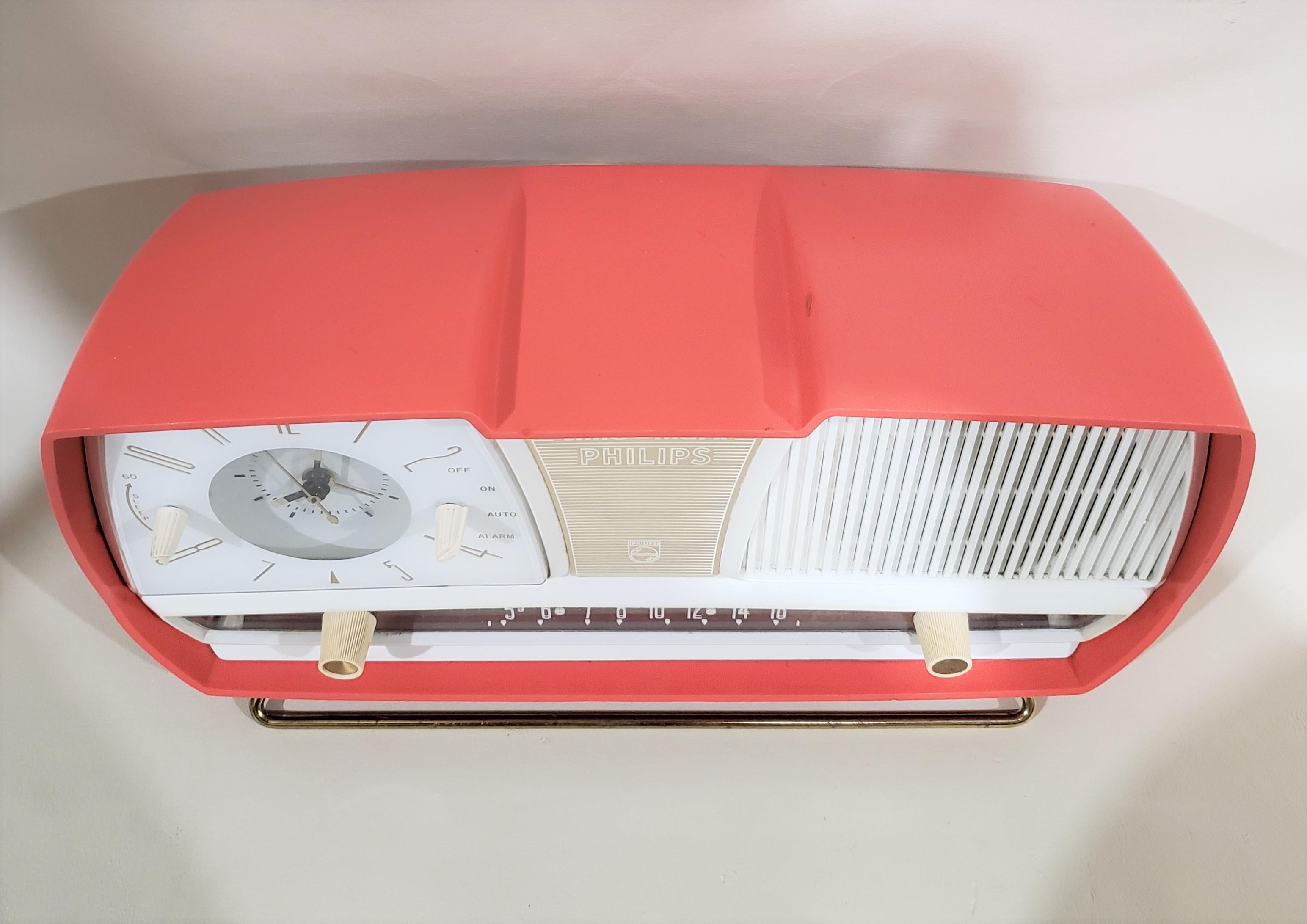 Mid-Century Modern Jetson's Style Philips Time-Mark Clock Radio In Good Condition In Hamilton, Ontario