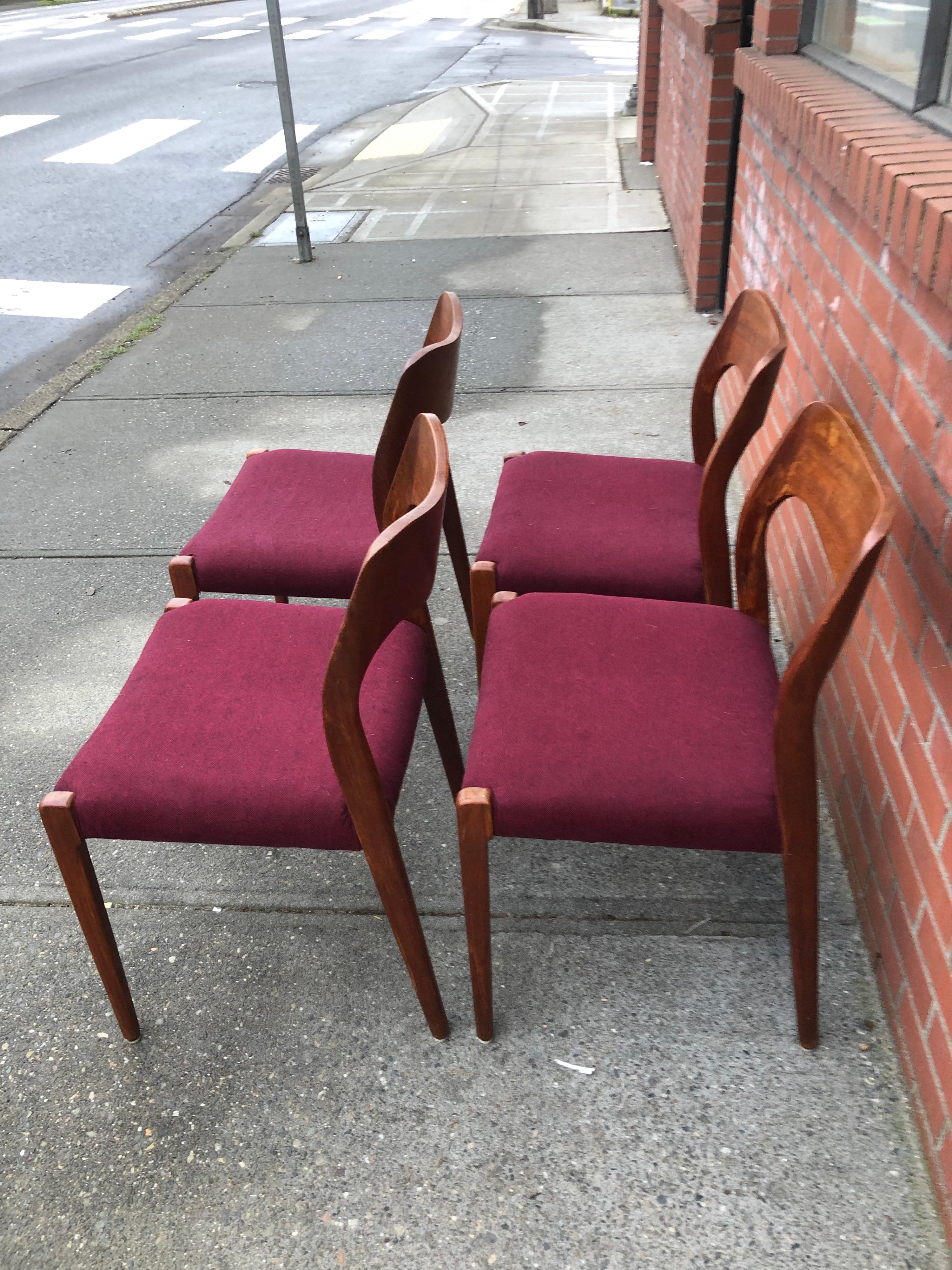 Mid-Century Modern JL Moller Dining Chair Set of 4 In Good Condition In Seattle, WA