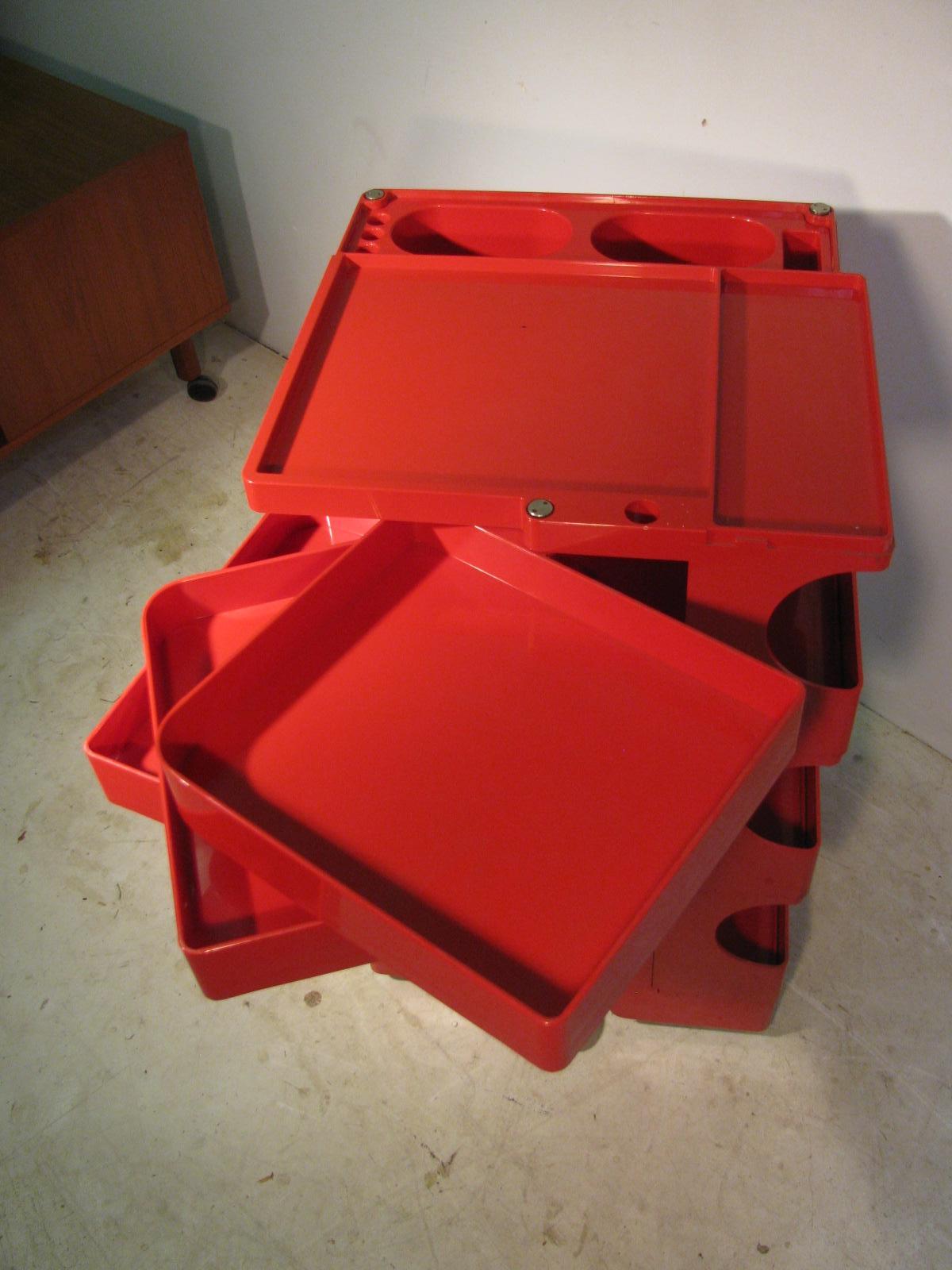 Fabulous red trolley work station Boby Cart by Bieffleplast for Joe Columbo. Versatile cart which is in the permanent collection of both the MOMA and the Triennale in Milan. Has a few minor scratches on top. Insert tray (pictured) and separation
