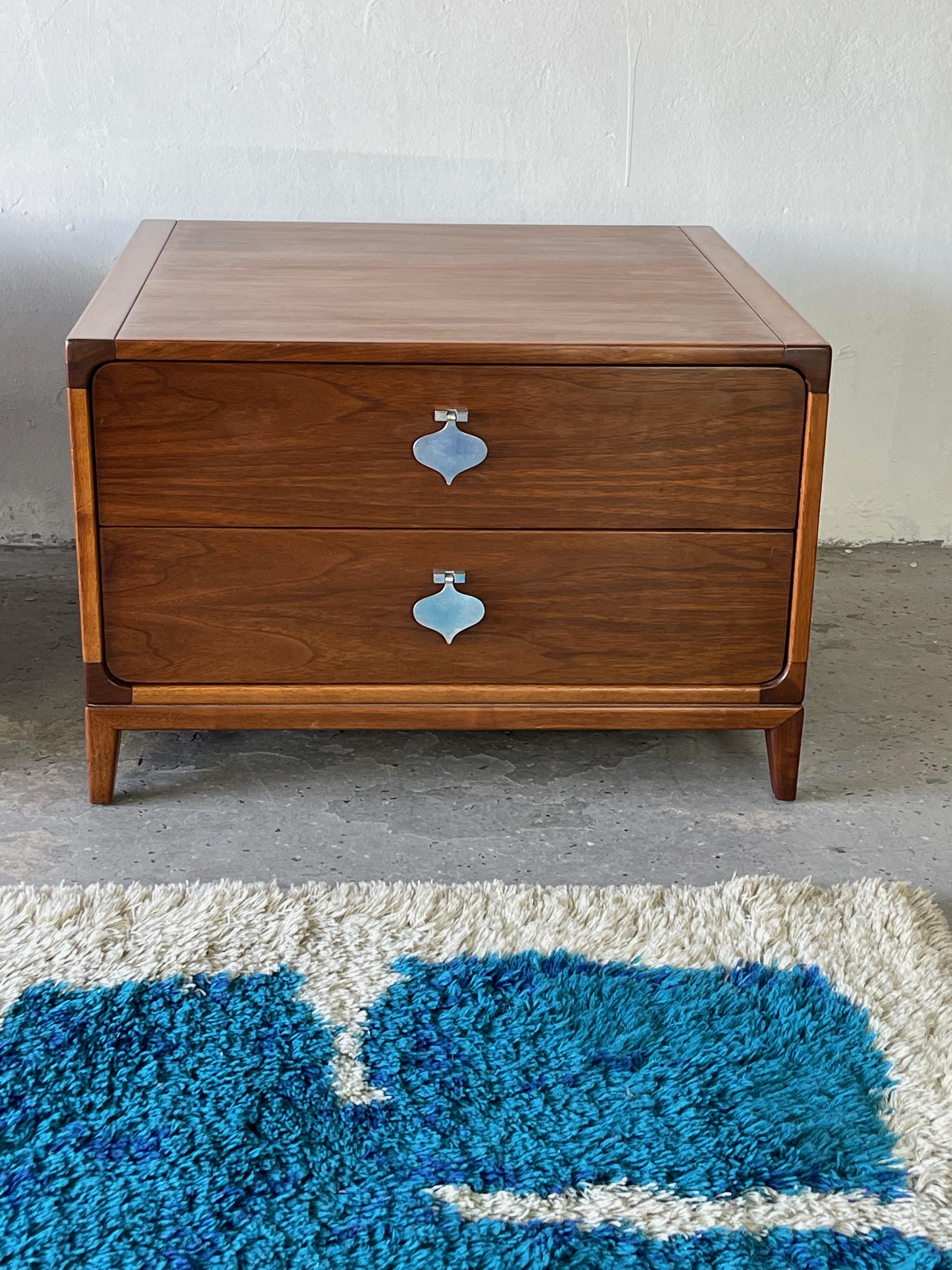 Mid-Century Modern John Keal for Brown Saltman End Table In Good Condition For Sale In Las Vegas, NV