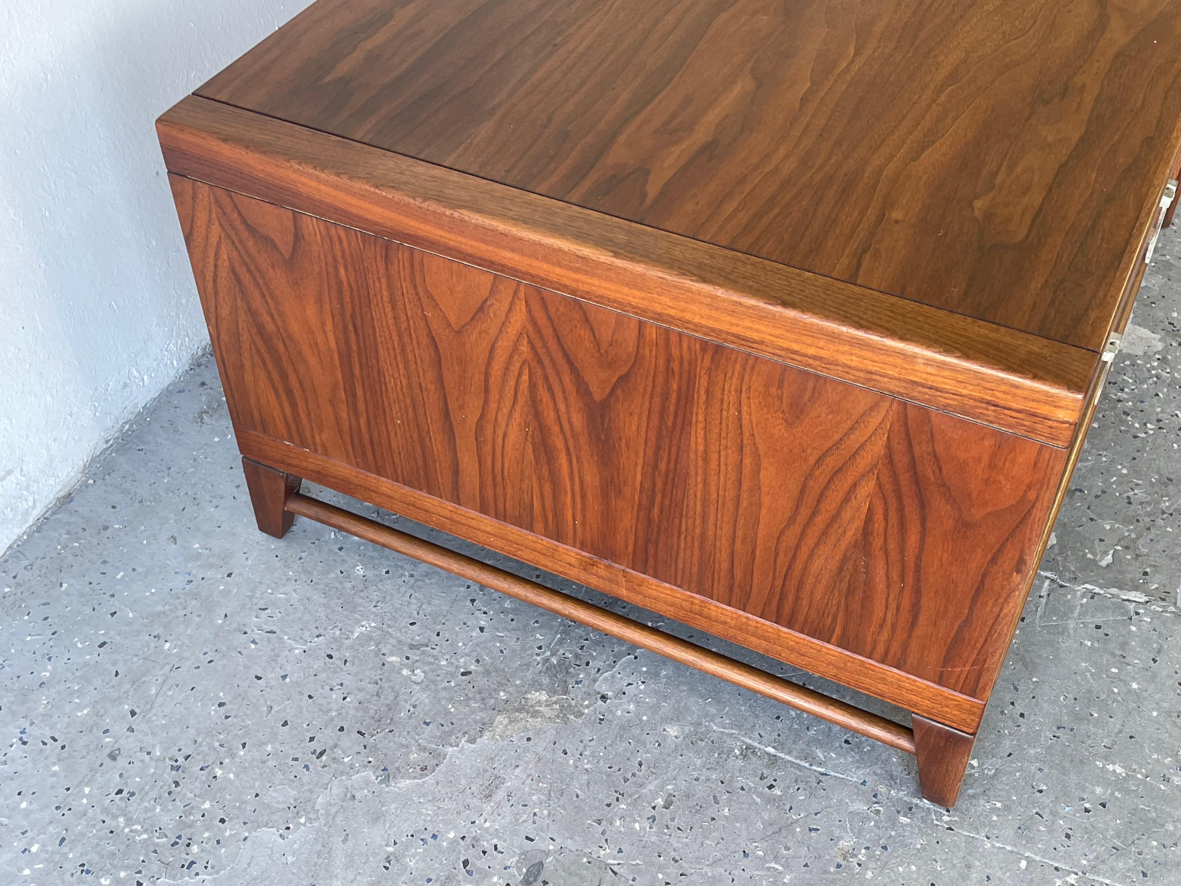 Mid-20th Century Mid-Century Modern John Keal for Brown Saltman End Table For Sale