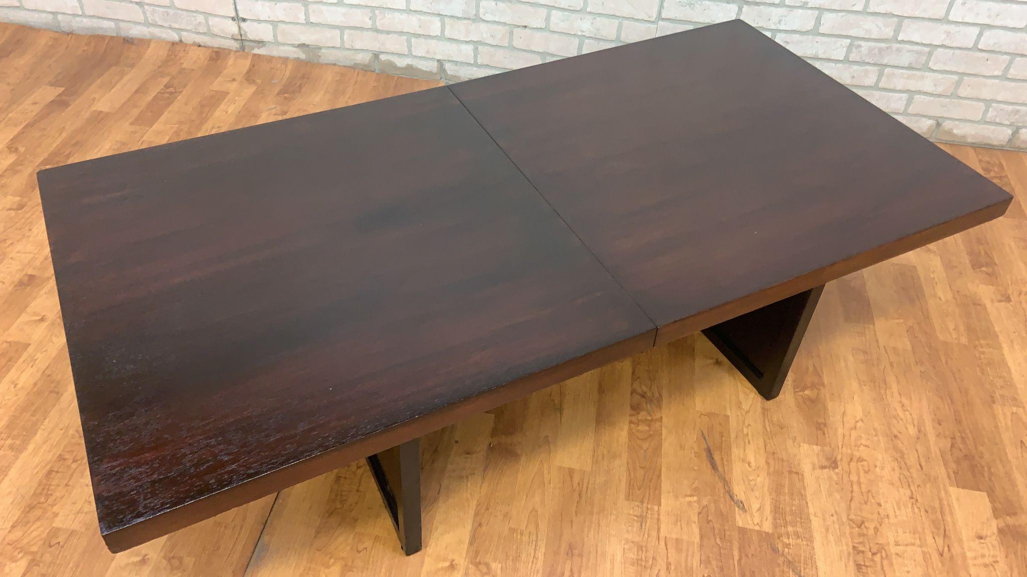 Mid Century Modern John Keal Style Walnut Expanding Coffee Table

Mid century modern unique rectangular expanding walnut coffee table styled after John Keal is both handsome and versatile. This table expands from 60 inches wide when closed to 81.5