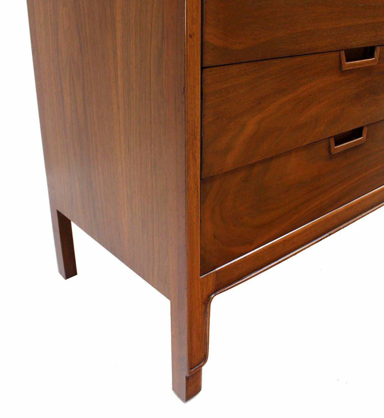 Lacquered Mid Century Modern John Stuart Book Matched Walnut 8 Drawer Double Dresser MINT! For Sale