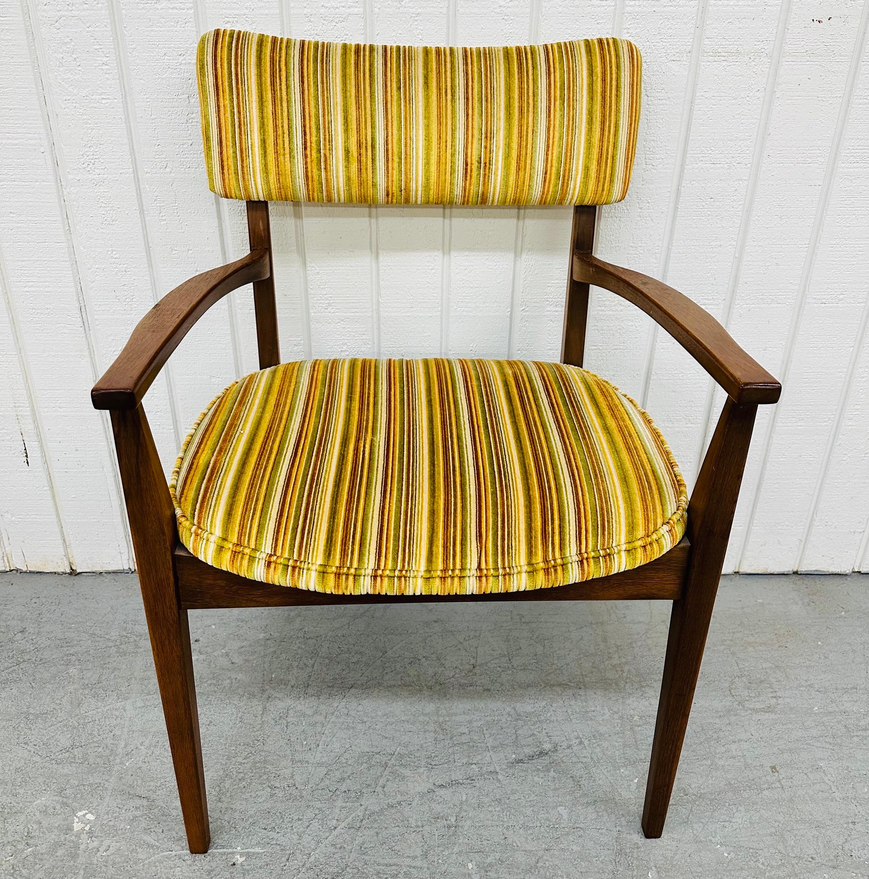 Mid-Century Modern John Stuart Walnut Dining Chairs - Set of 6 In Good Condition For Sale In Clarksboro, NJ