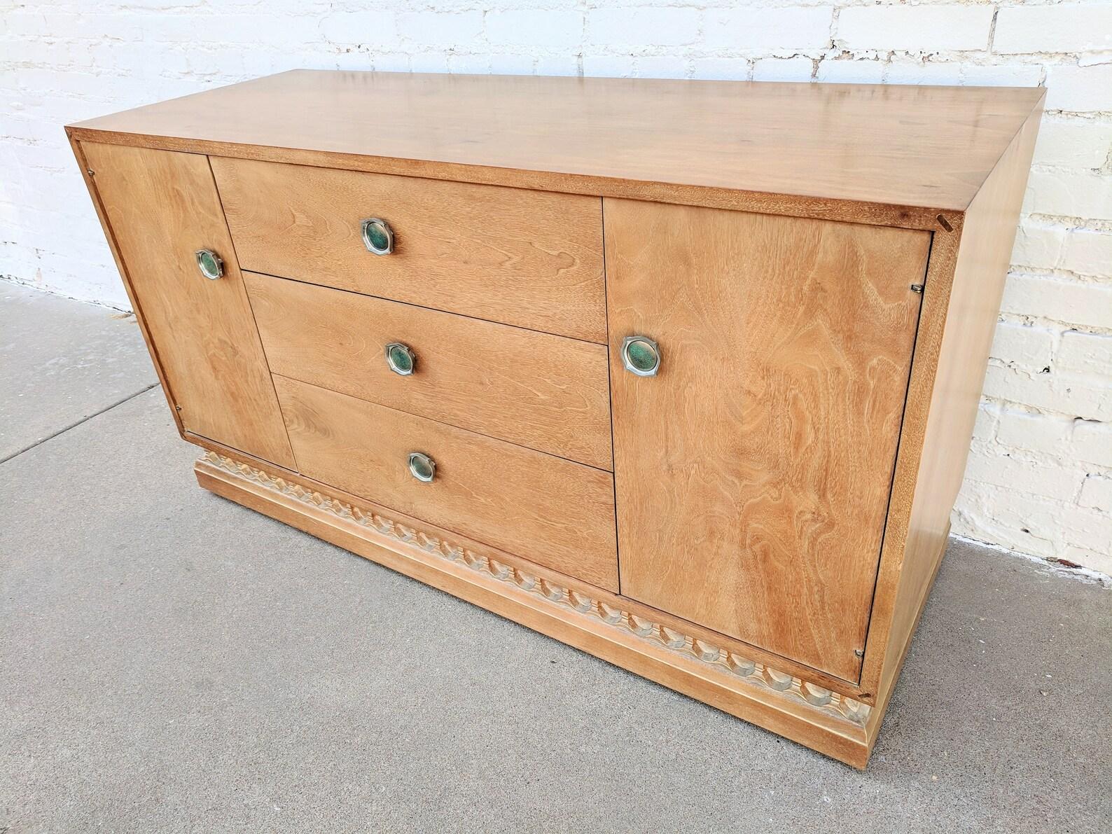 Mid Century Modern John van Koert for Drexel Casa Del Sol Buffet

Very good vintage condition. Really no condition issues to photograph other than some very slight finish wear on top of piece.

Additional information:
Materials: Wood
Vintage from