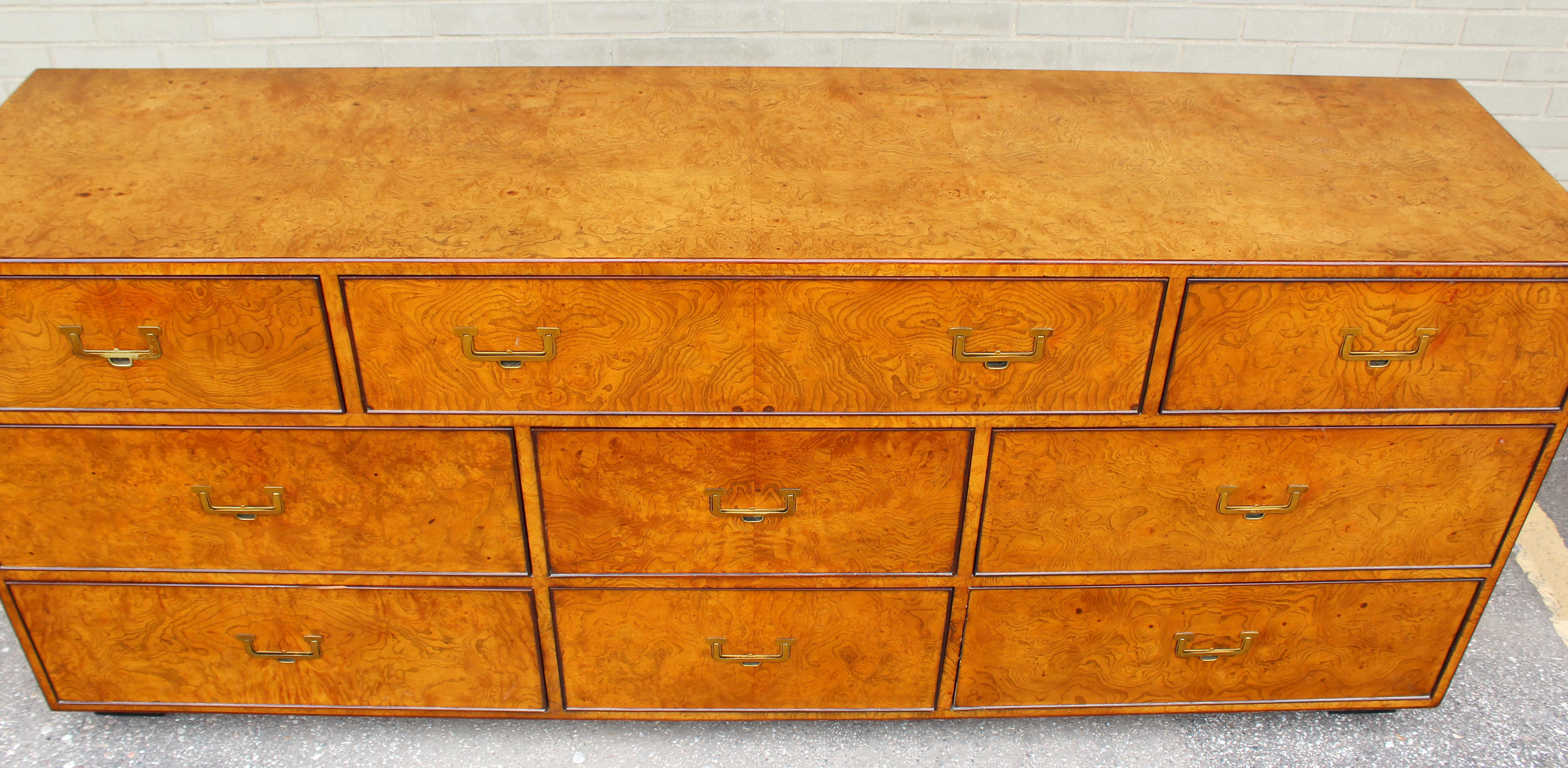 Mid-Century Modern John Widdicomb Burl Wood Brass Dresser Nightstands Set, 1960s 1