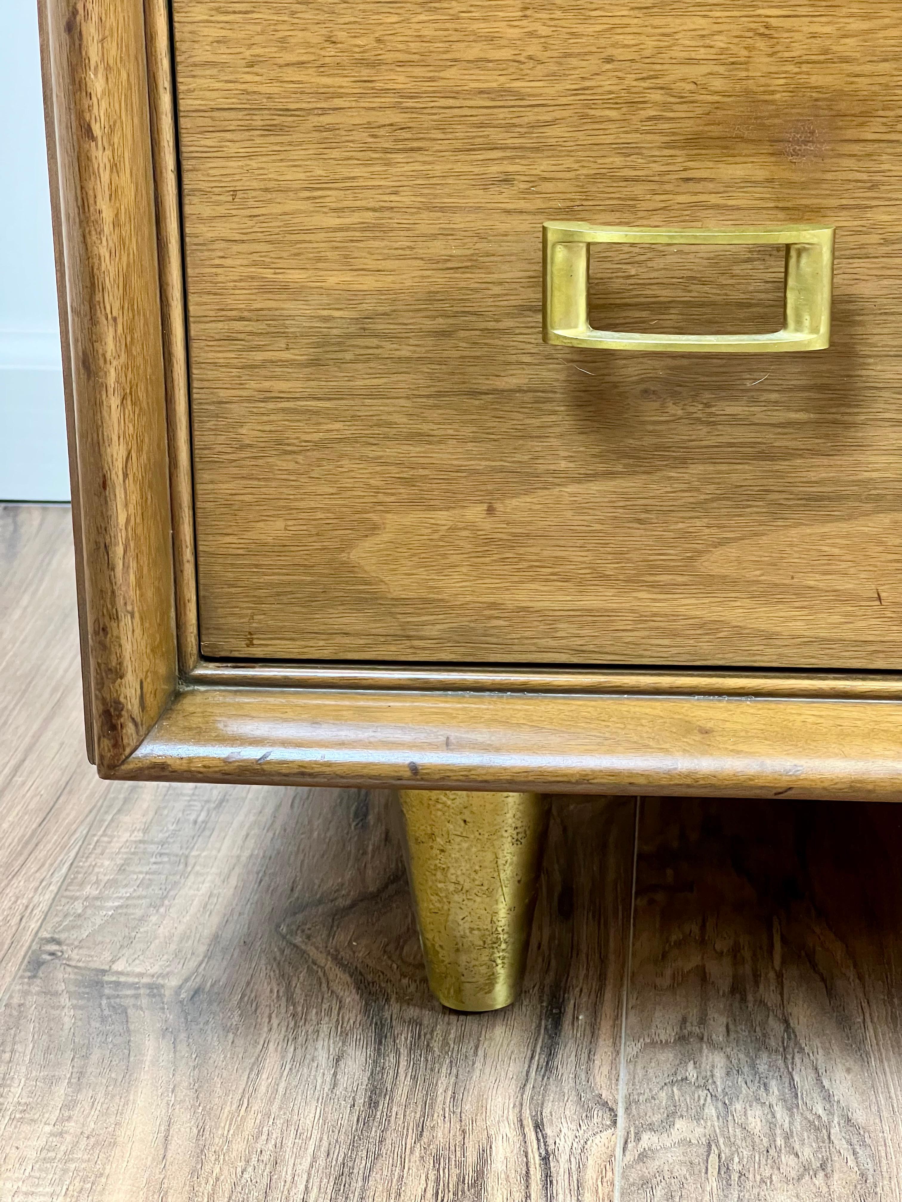 Commode à huit tiroirs avec miroir, moderne du milieu du siècle, Paul Frankl en vente 4