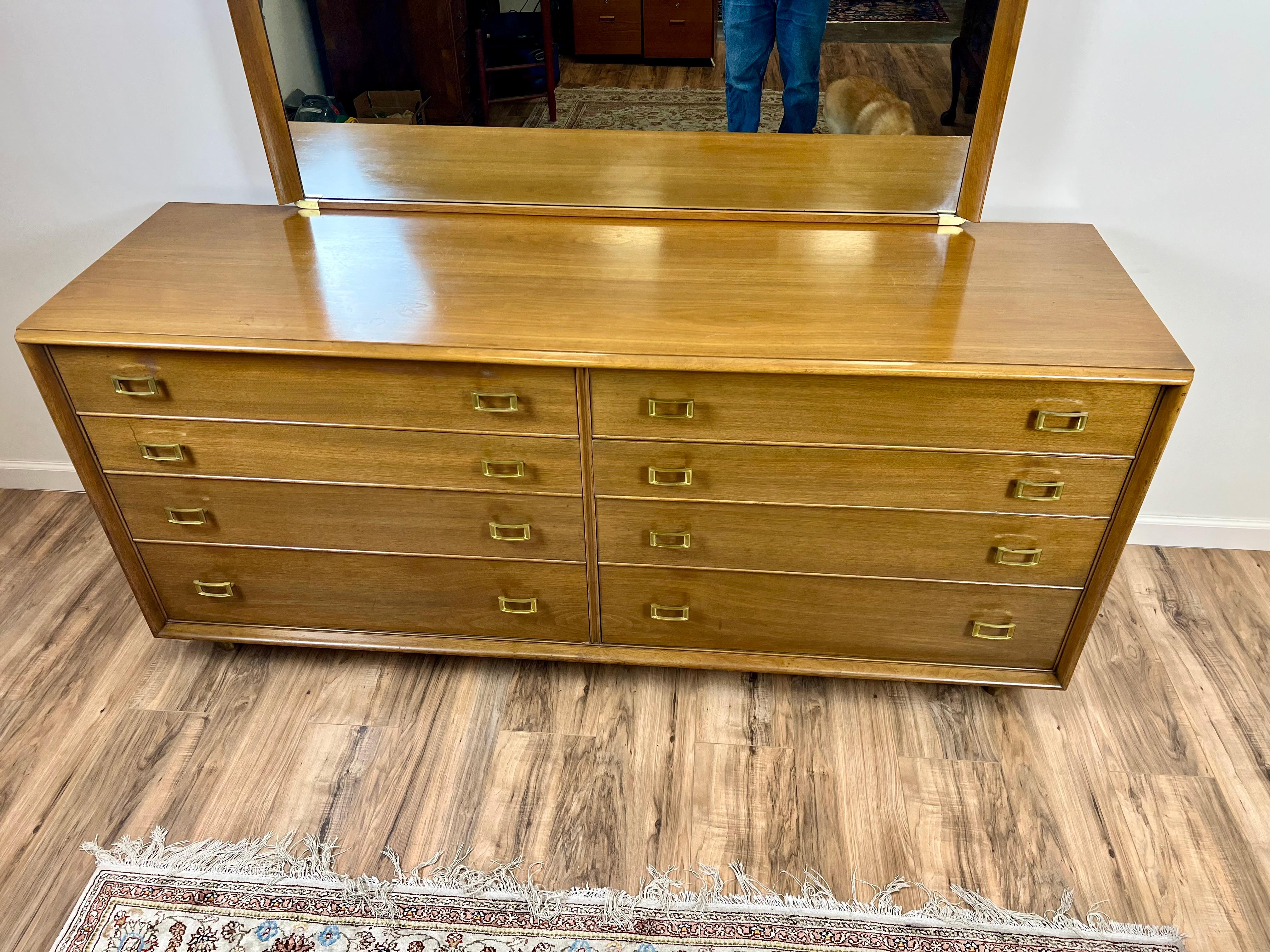 Commode à huit tiroirs avec miroir, moderne du milieu du siècle, Paul Frankl en vente 1