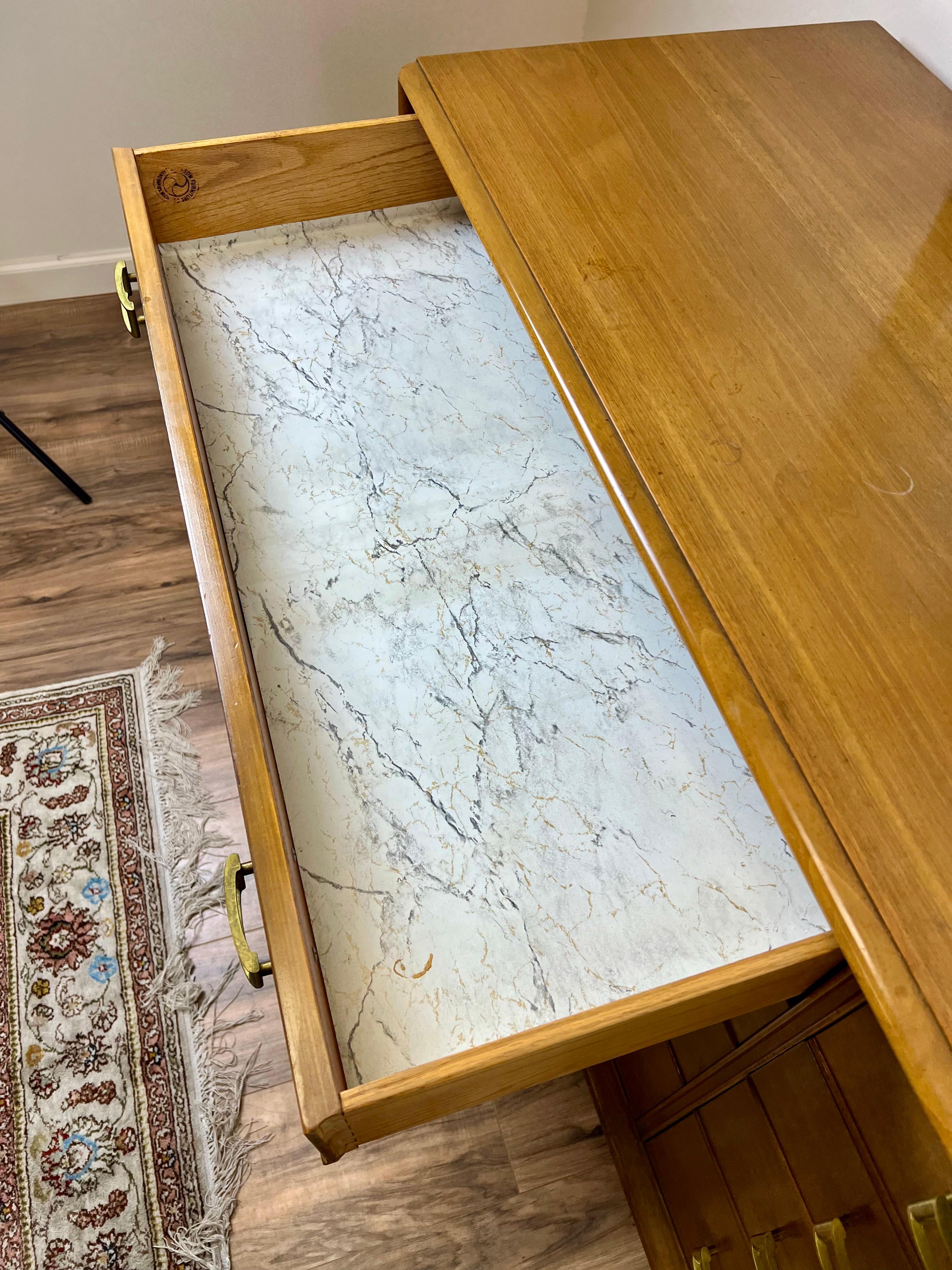 Commode à huit tiroirs avec miroir, moderne du milieu du siècle, Paul Frankl en vente 2