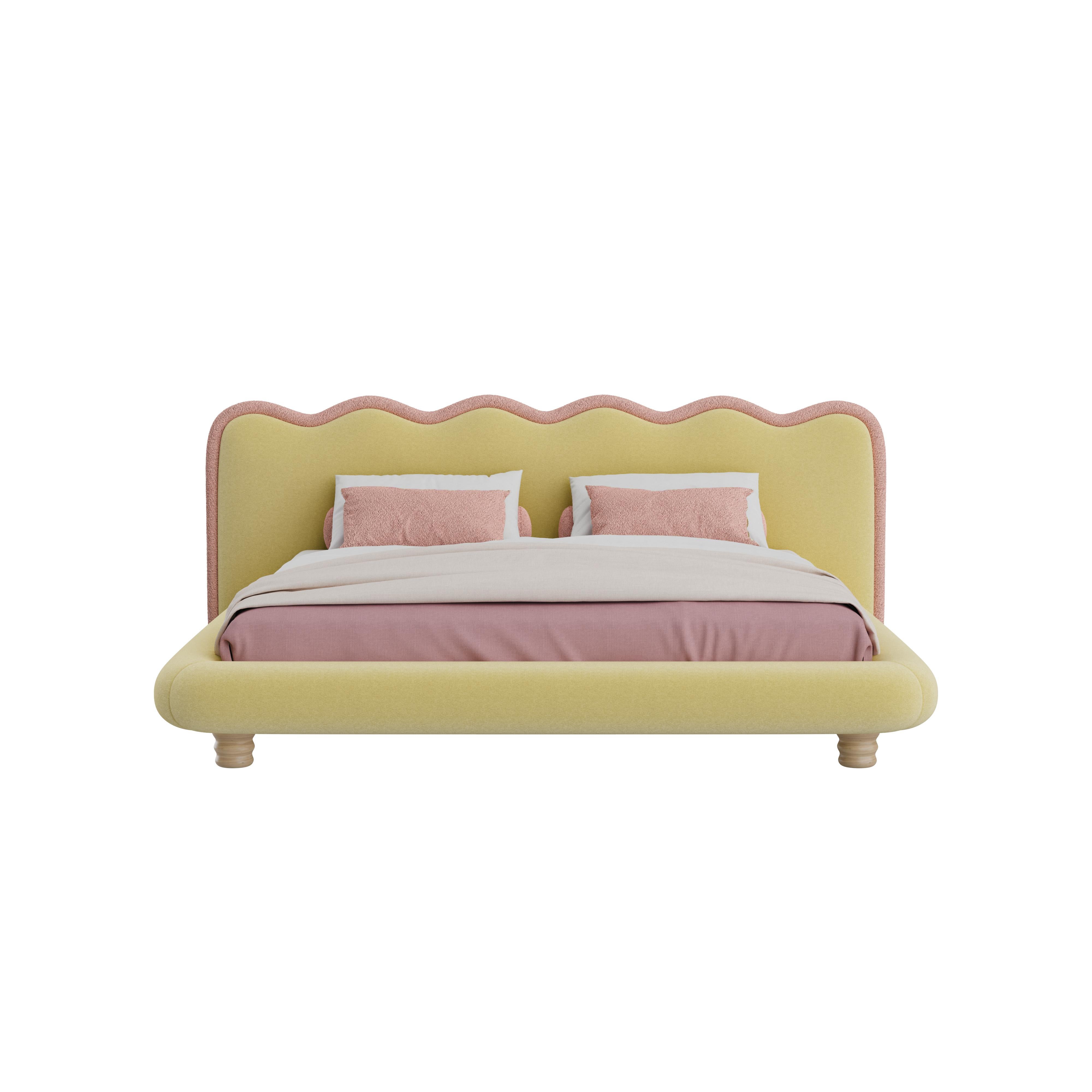 The Judy Bed is a luxurious tribute to the timeless elegance of Judy Garland. This exquisite piece embodies classic Hollywood glamour and is designed to elevate any bedroom with its sophisticated charm. The headboard's graceful curves and sumptuous