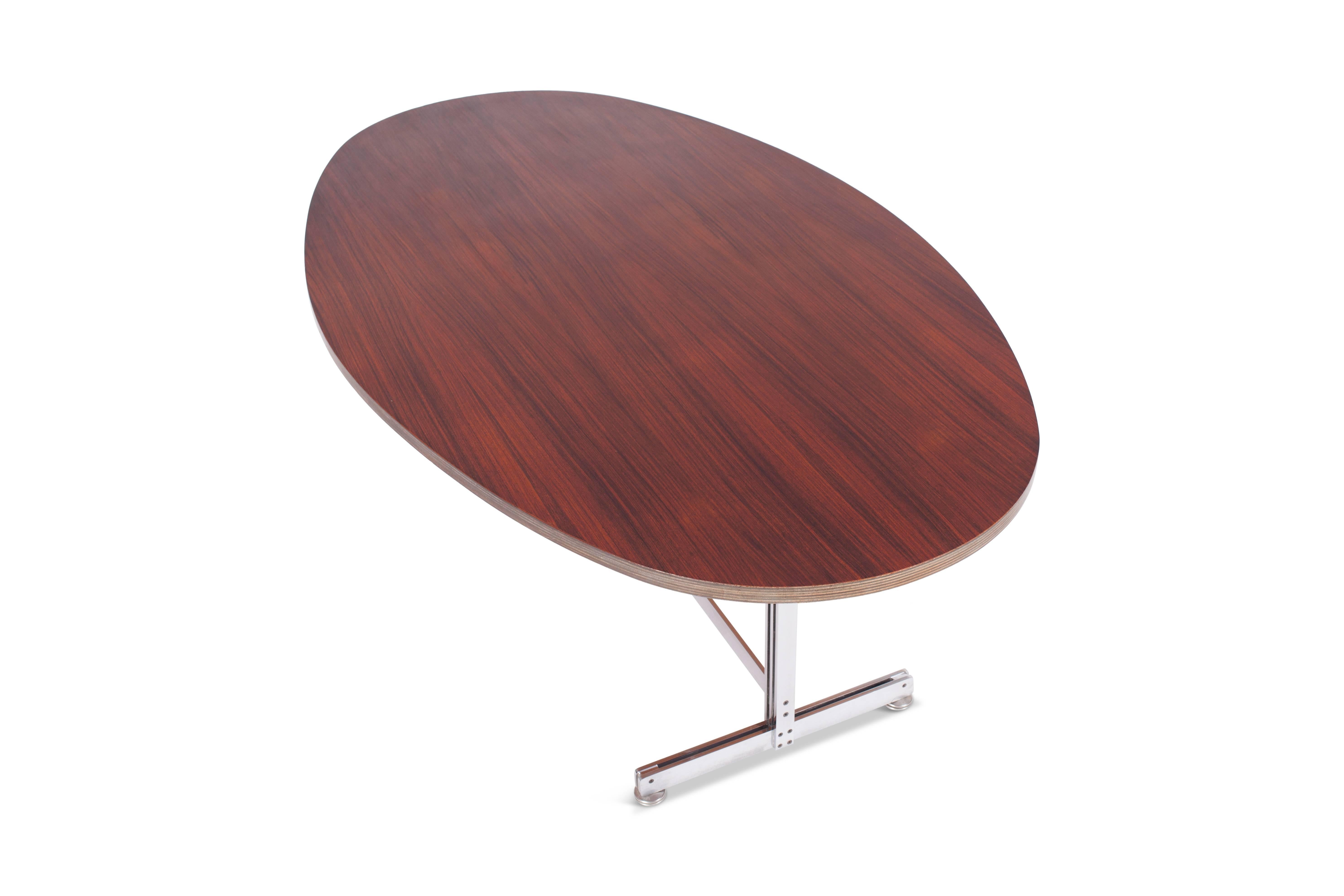 Mid-century modern Jules Wabbes Oval Dining Table for Mobilier Universel In Good Condition In Antwerp, BE