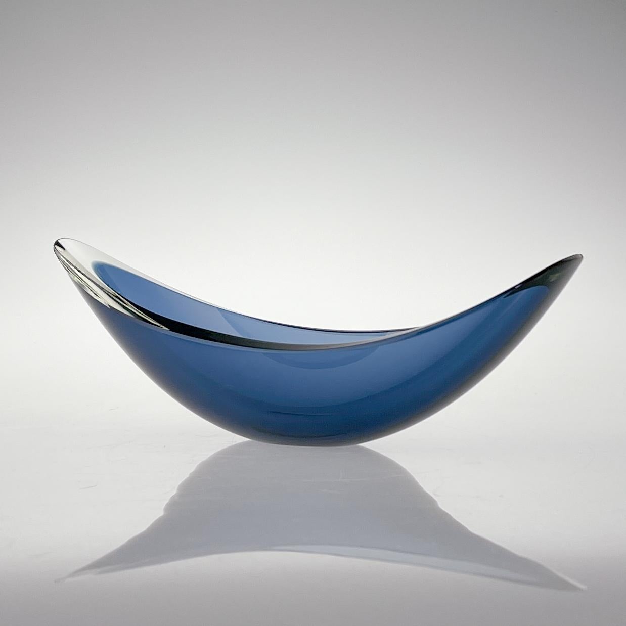 Kaj Franck, A blue and clear artglass object 
