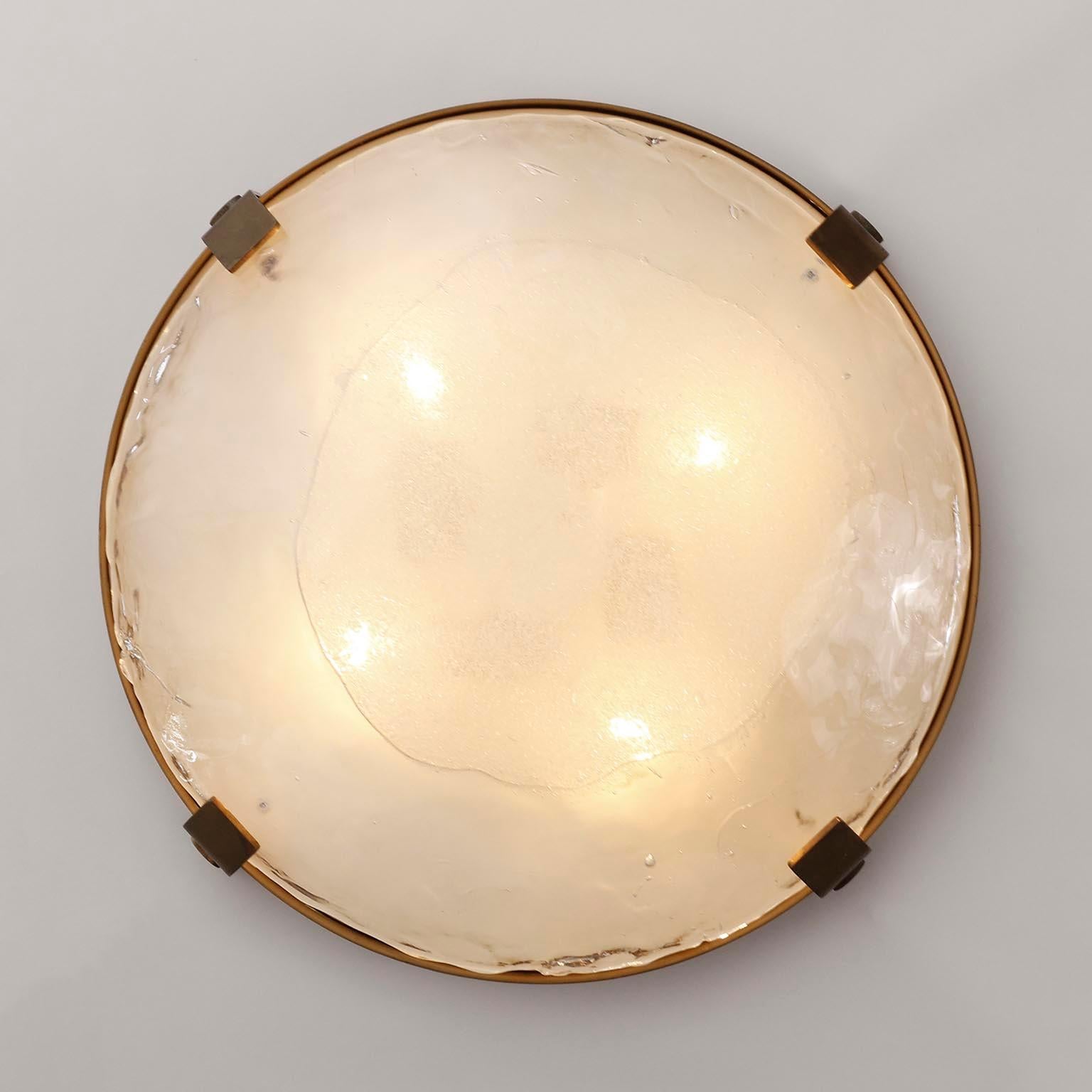 Lámpara empotrada Kalmar de mediados de siglo, latón patinado, cristal de Murano, años 70 en venta 2