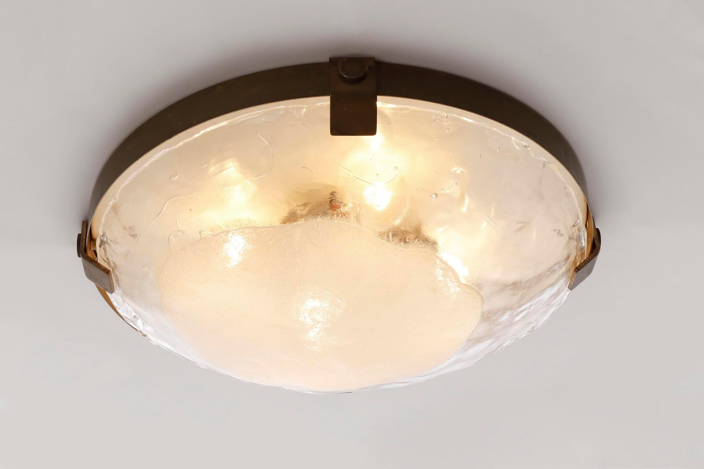 Lámpara empotrada Kalmar de mediados de siglo, latón patinado, cristal de Murano, años 70 Cristal de Murano en venta