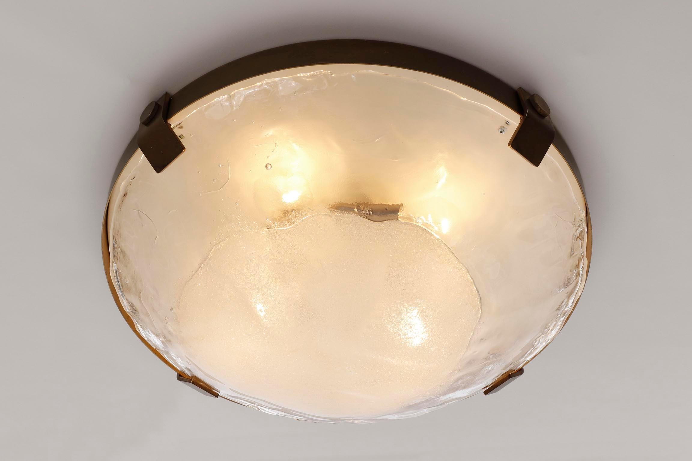 Lámpara empotrada Kalmar de mediados de siglo, latón patinado, cristal de Murano, años 70 en venta 1