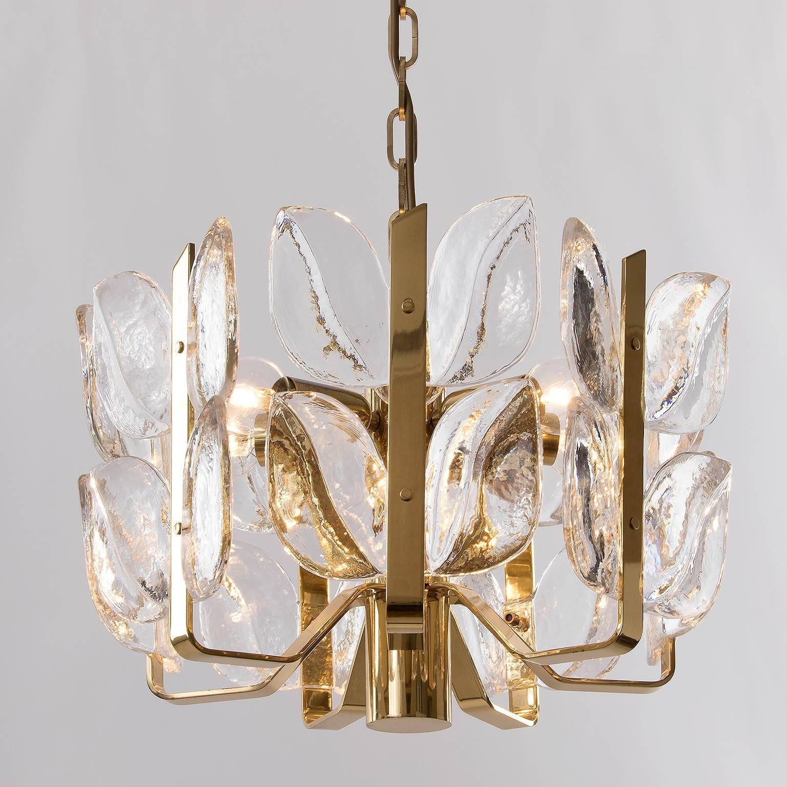 Mid-Century Modern Kalmar Pendant Light Chandelier 'Florida', Glass Brass, 1970s In Good Condition For Sale In Hausmannstätten, AT