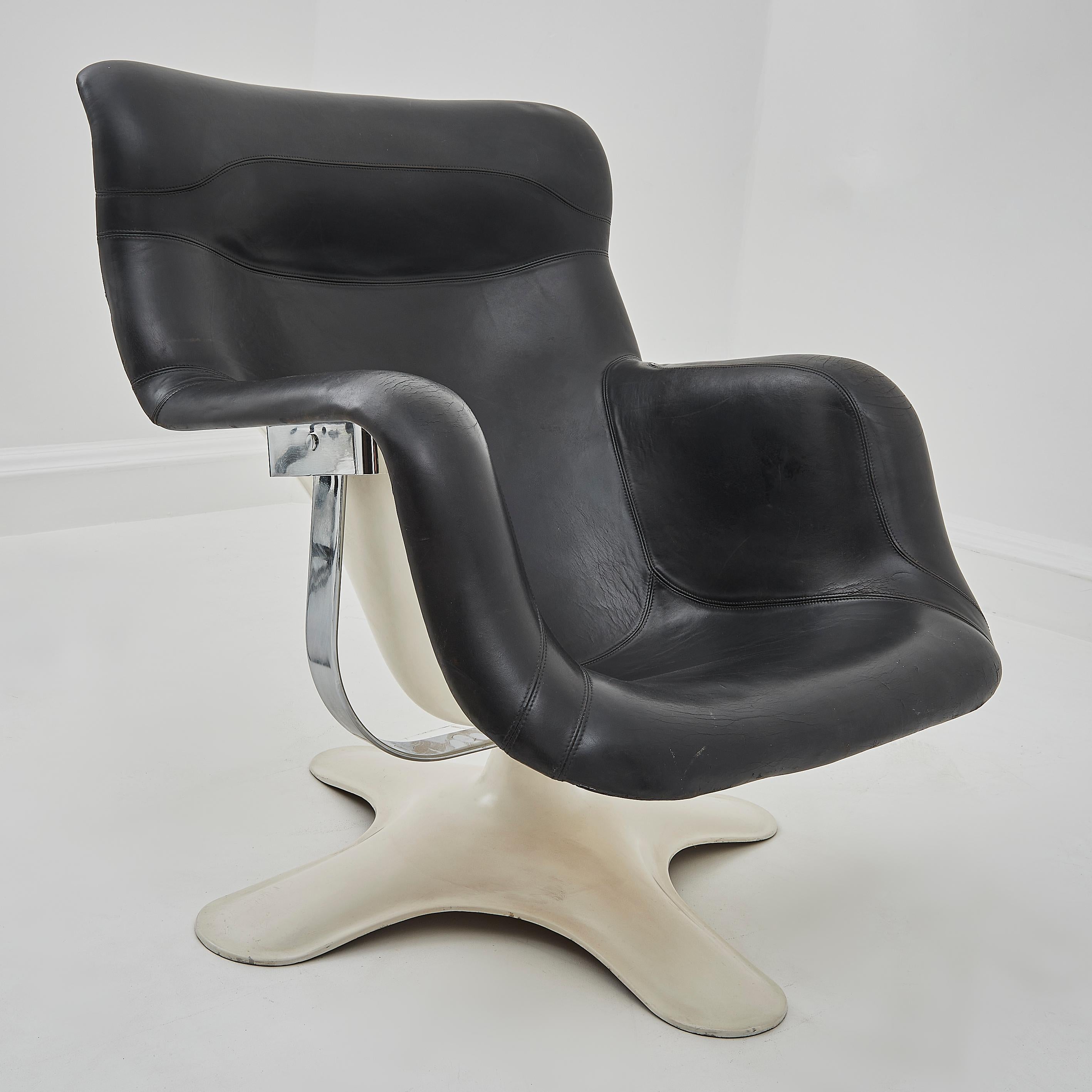 A rare and exceptional find, this vintage 1960s Karuselli Lounge Chair is a stunning example of Scandinavian modern design.

Created by renowned Finnish designer Yrjö Kukkapuro, this set is celebrated not only for its strikingly futuristic form but