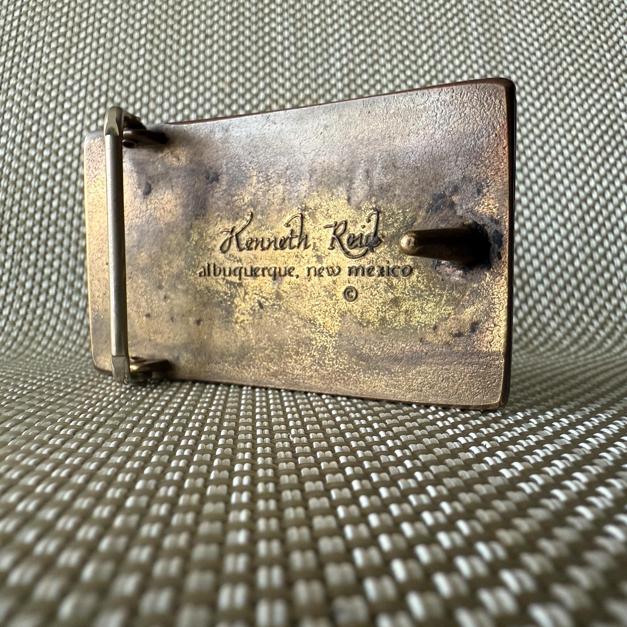 Boucle Kenneth Reid de style moderne du milieu du siècle, en bois foncé et en laiton fin Bon état - En vente à Chula Vista, CA