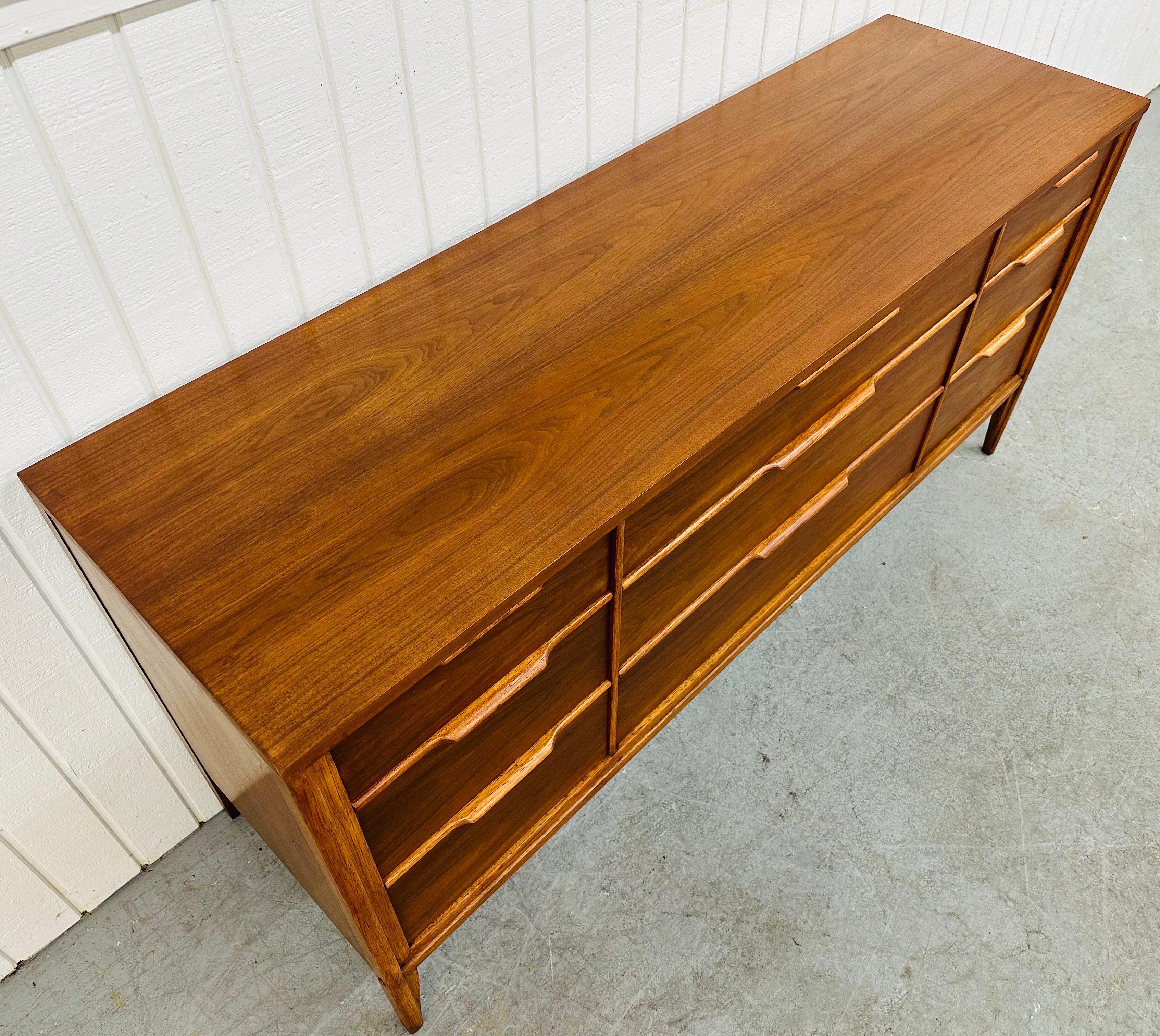 Mid-Century Modern Kent Coffey “Carefree” Walnut Dresser In Good Condition For Sale In Clarksboro, NJ
