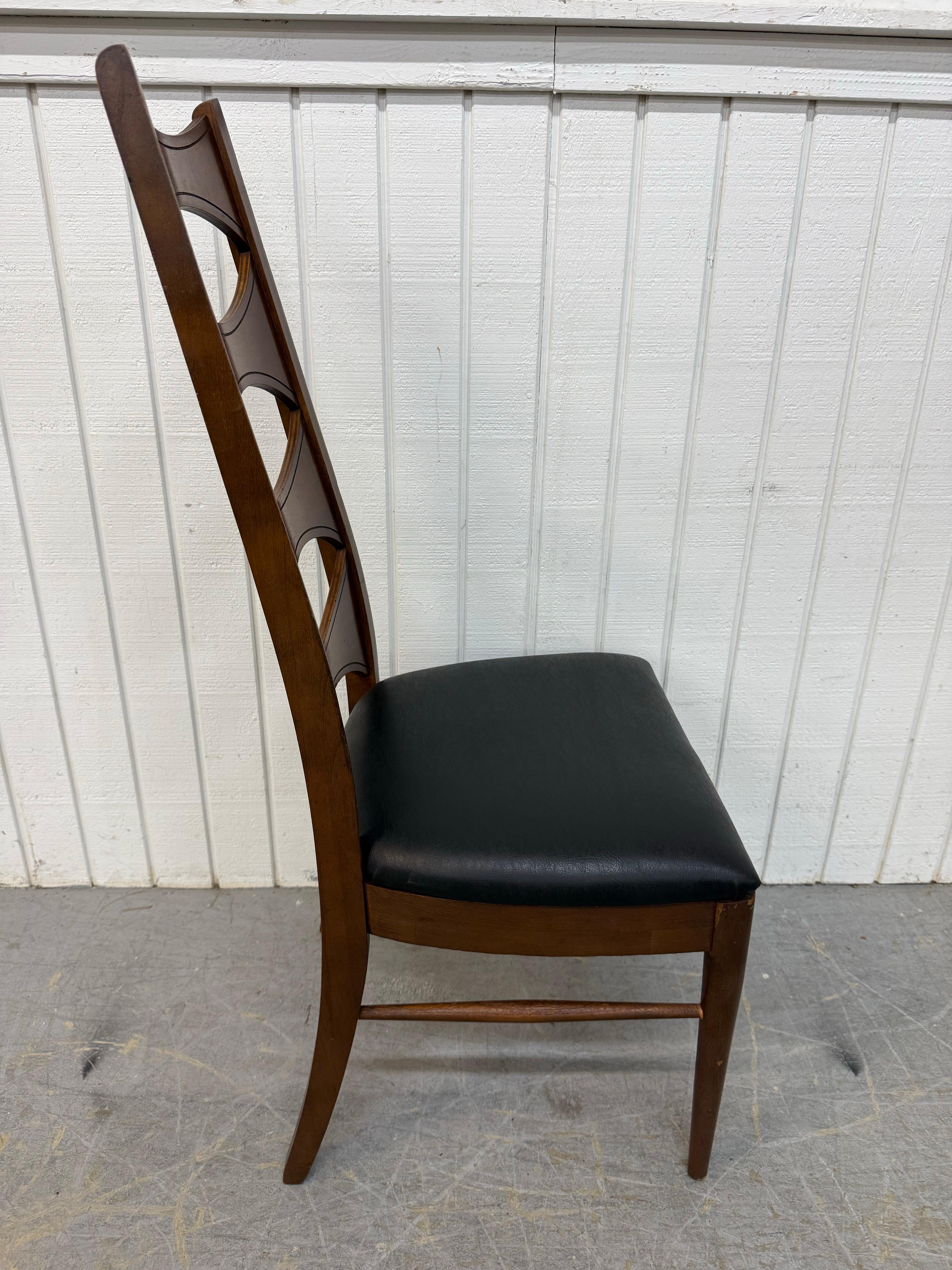 Mid-Century Modern Kent Coffey Catseye Walnuss Esszimmerstühle - Satz von 4 (amerikanisch) im Angebot