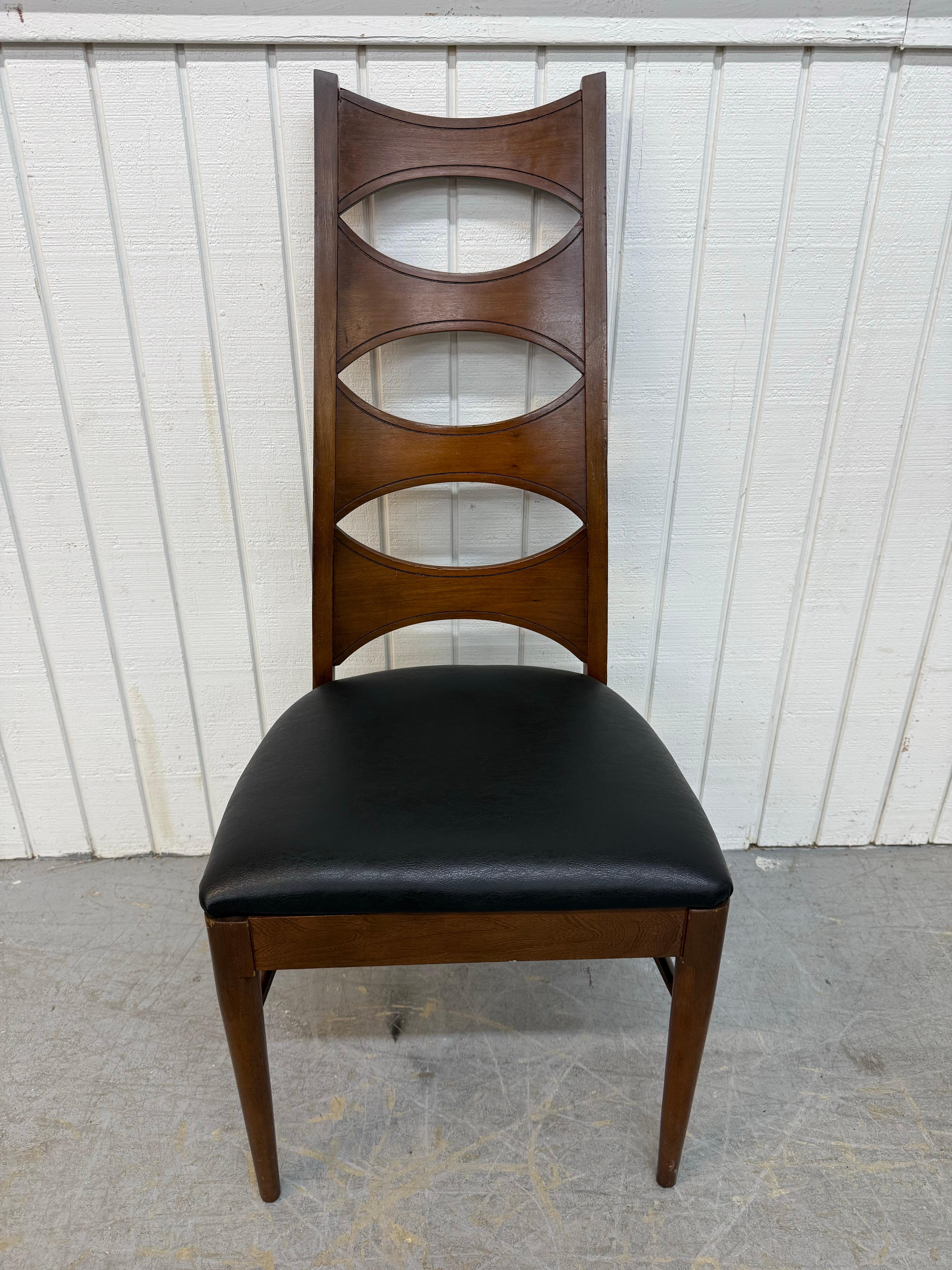 Mid-Century Modern Kent Coffey Catseye Walnuss Esszimmerstühle - Satz von 4 im Zustand „Gut“ im Angebot in Clarksboro, NJ