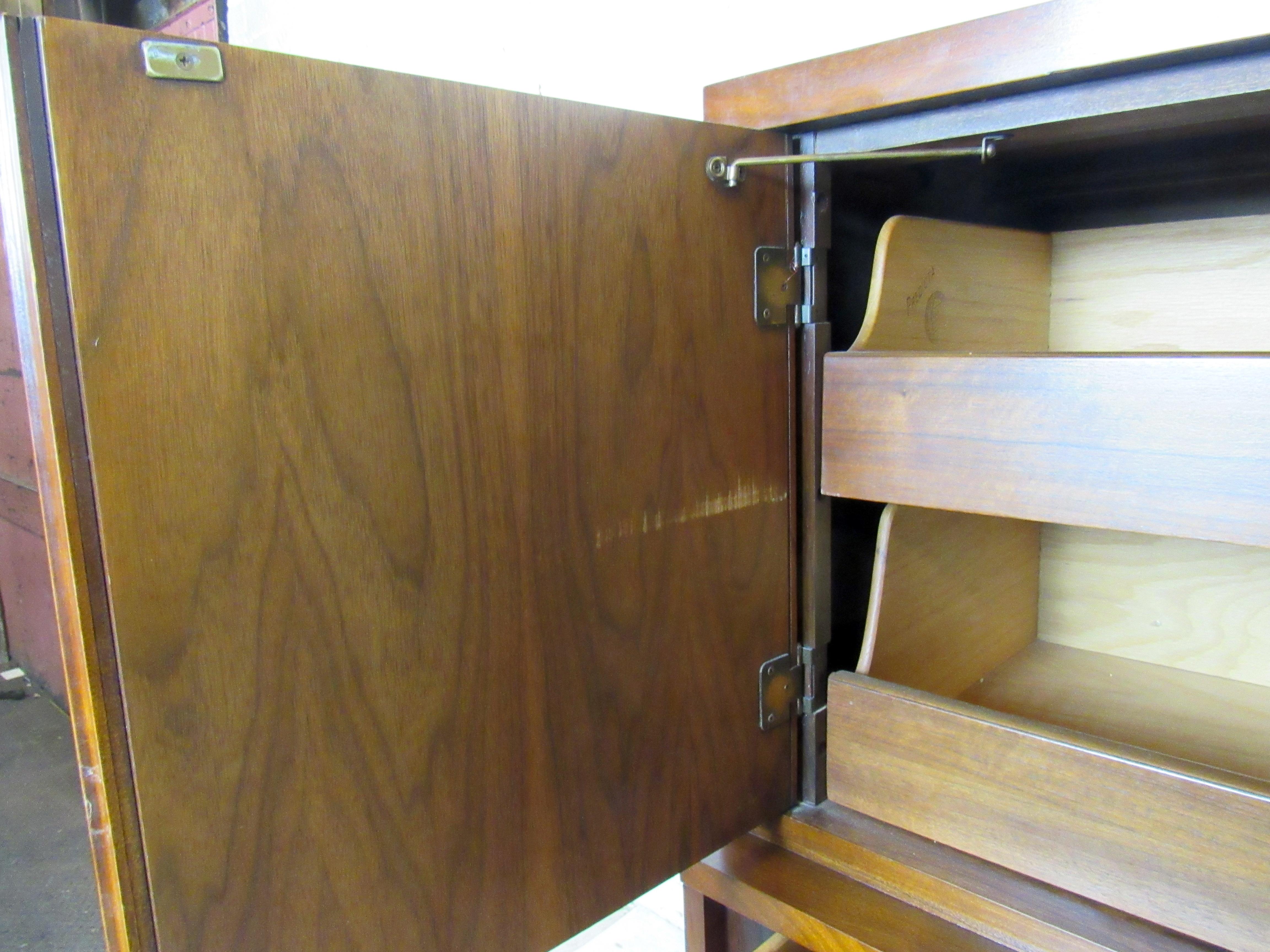 Mid-Century Modern Kent Coffey Dresser 4