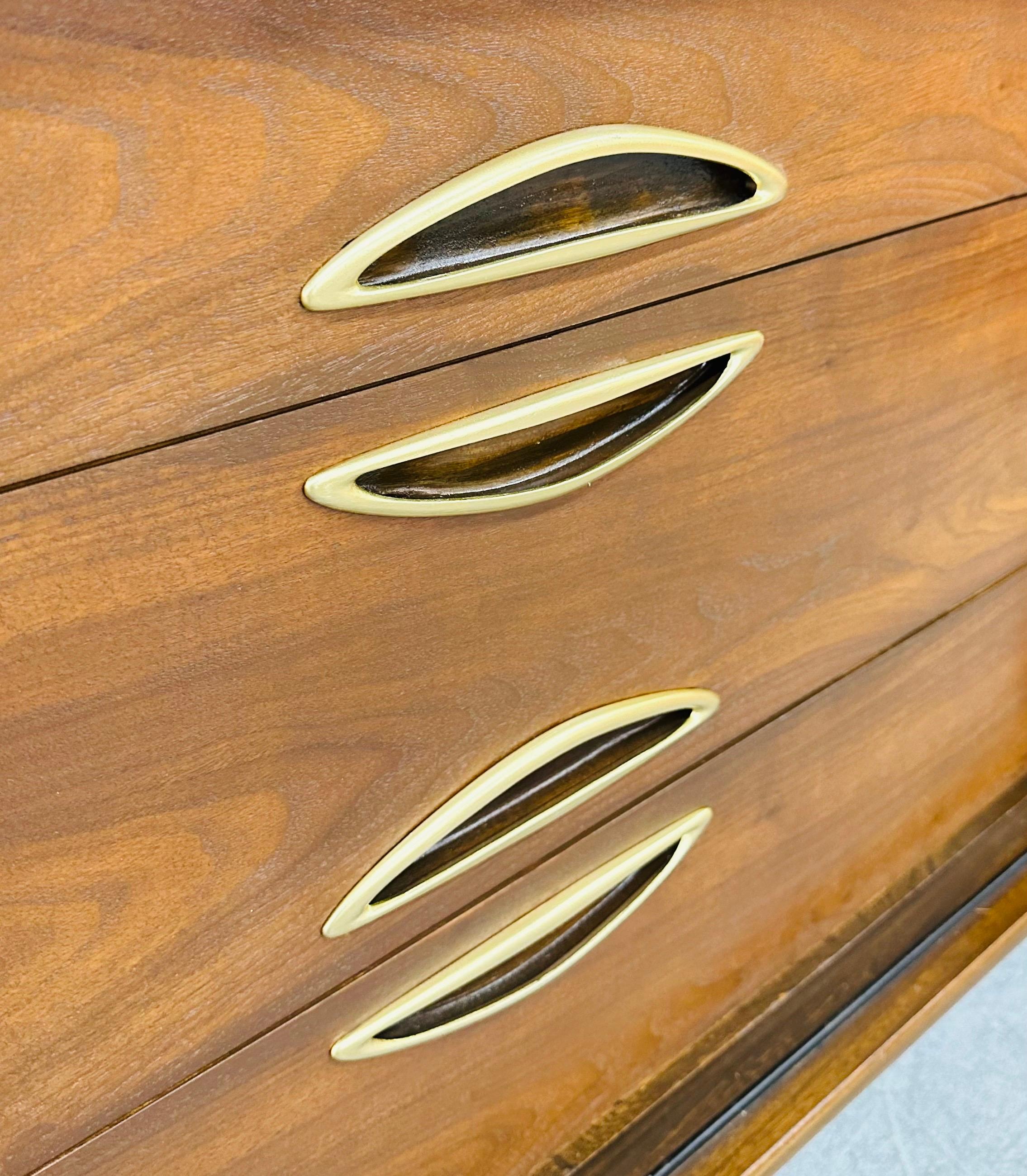 Mid-Century Modern Kent Coffey Greenbrier Walnut Dresser 3