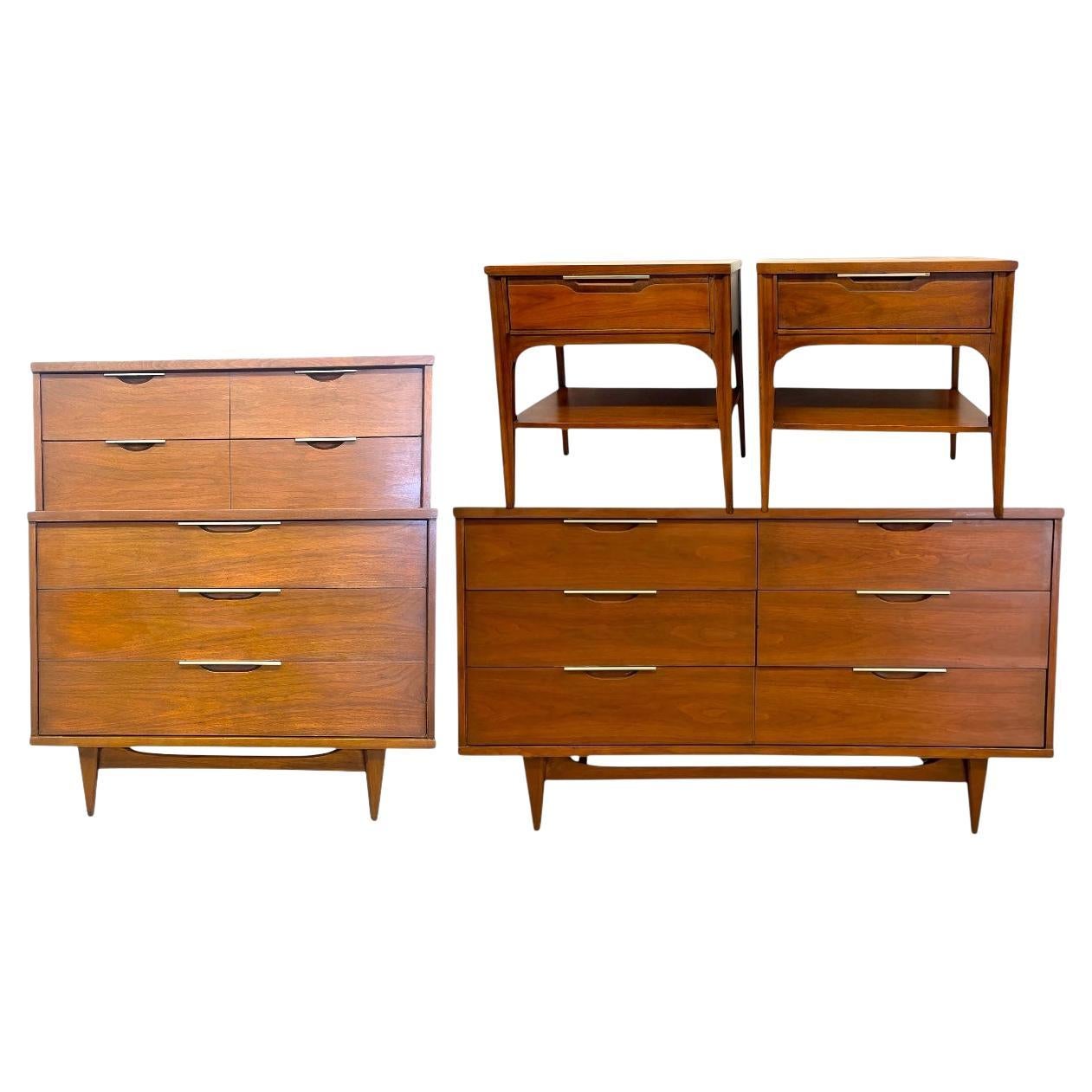 Mid-Century Modern Kent Coffey Impact 
Tableau Collection Bedroom Set For Sale