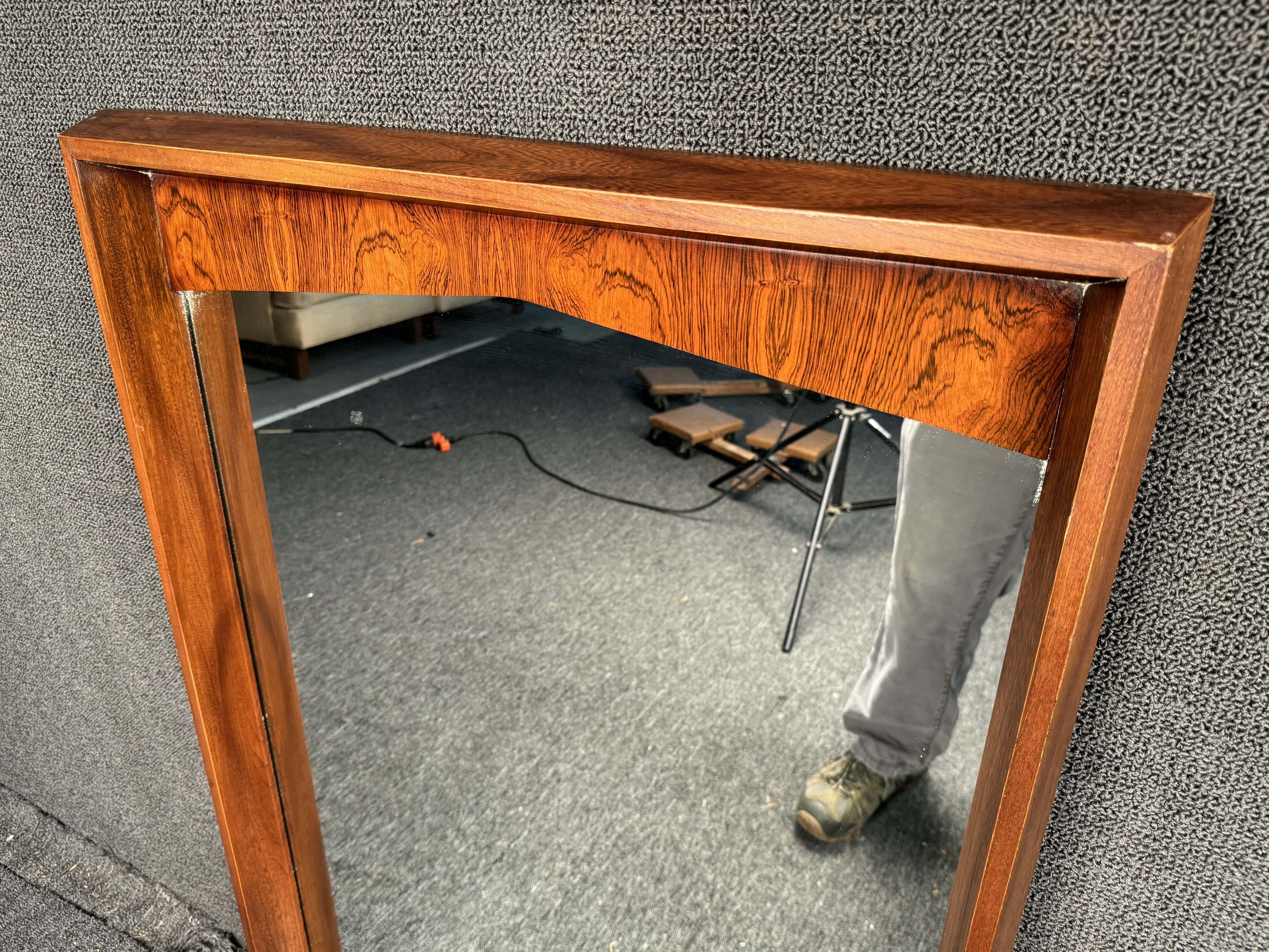 Mid-Century Modern Kent Coffey Spiegel (Holz) im Angebot