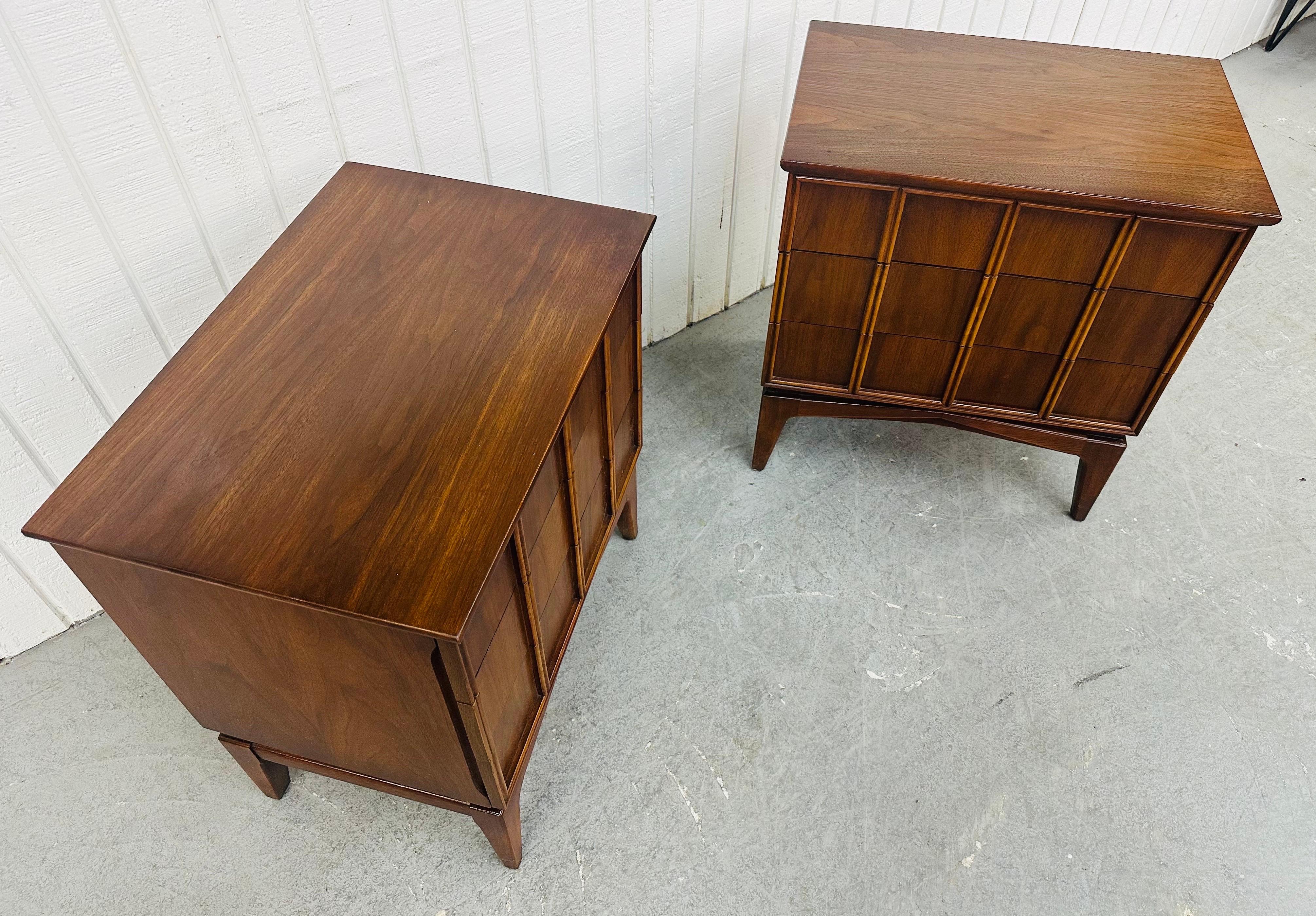 Mid-Century Modern Kent Coffey Parkway Walnut Nightstands - Set of 2 In Good Condition In Clarksboro, NJ